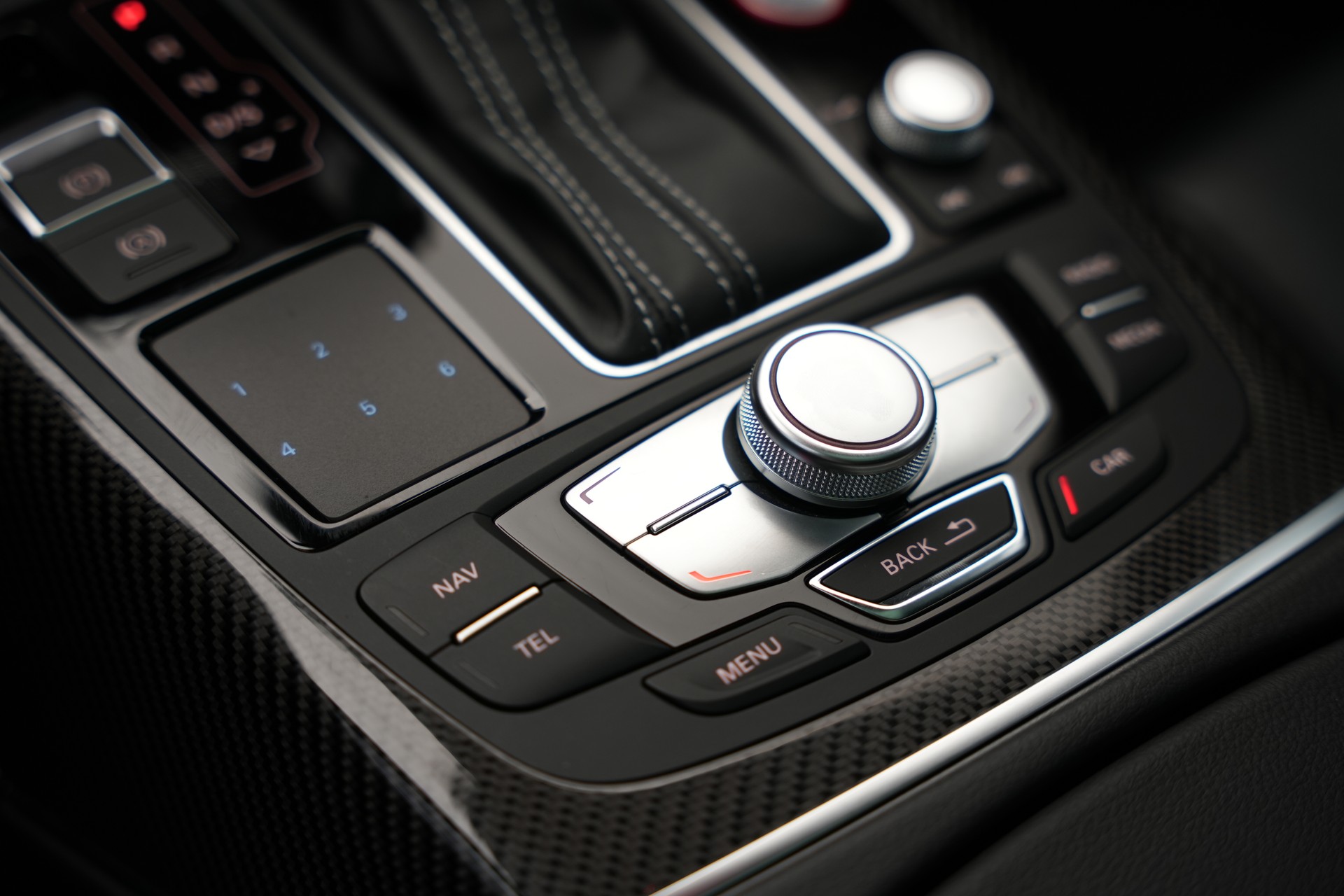 AUDI RS6 Avant 4.0 TFSI V8 performance quattro *HuD* *Softclose* *Panorama*-image-33