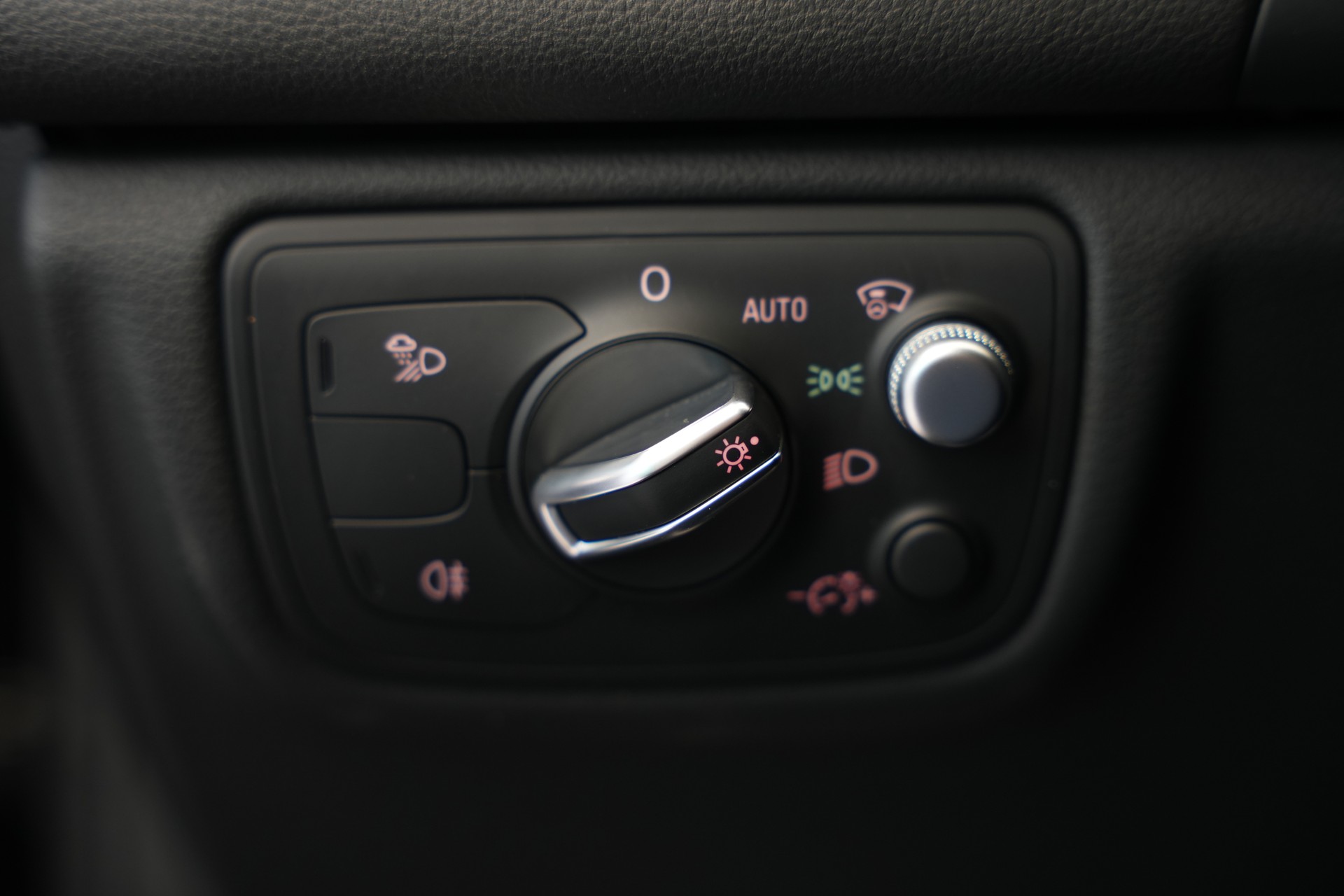 AUDI RS6 Avant 4.0 TFSI V8 performance quattro *HuD* *Softclose* *Panorama*-image-38