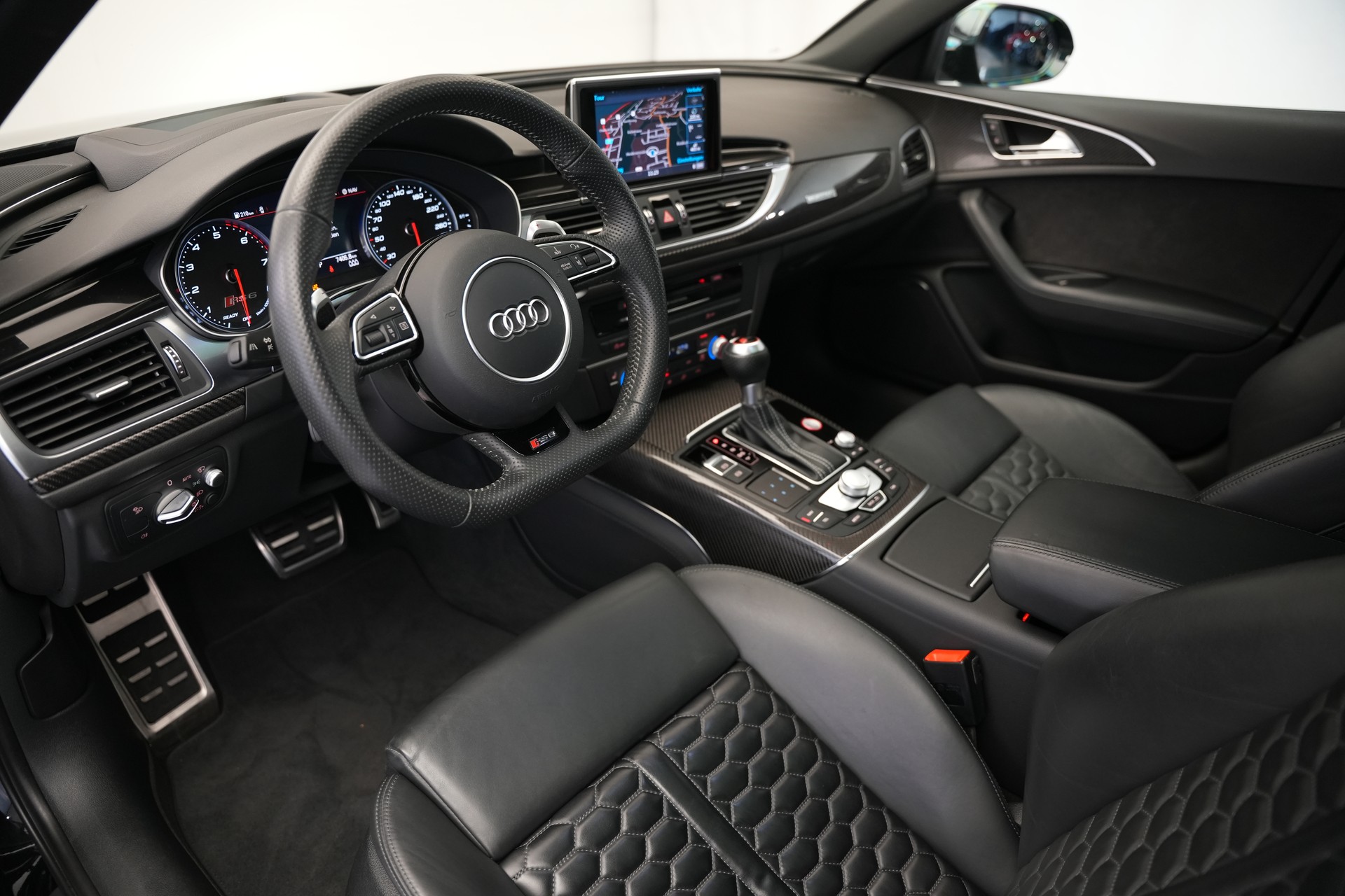 AUDI RS6 Avant 4.0 TFSI V8 performance quattro *HuD* *Softclose* *Panorama*-image-10