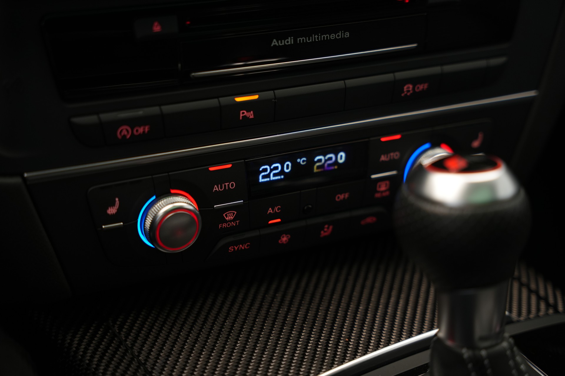 AUDI RS6 Avant 4.0 TFSI V8 performance quattro *HuD* *Softclose* *Panorama*-image-32