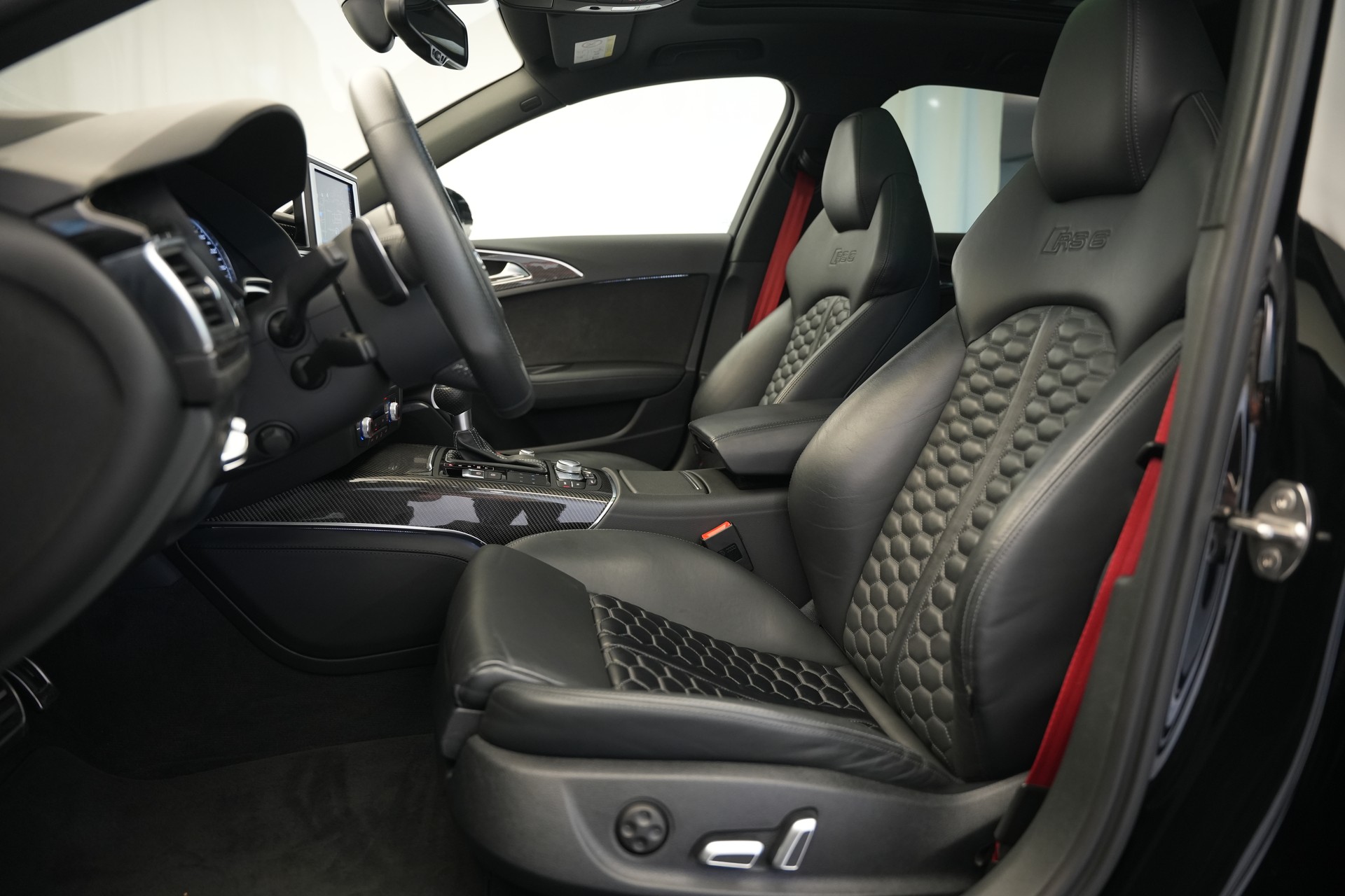 AUDI RS6 Avant 4.0 TFSI V8 performance quattro *HuD* *Softclose* *Panorama*-image-13