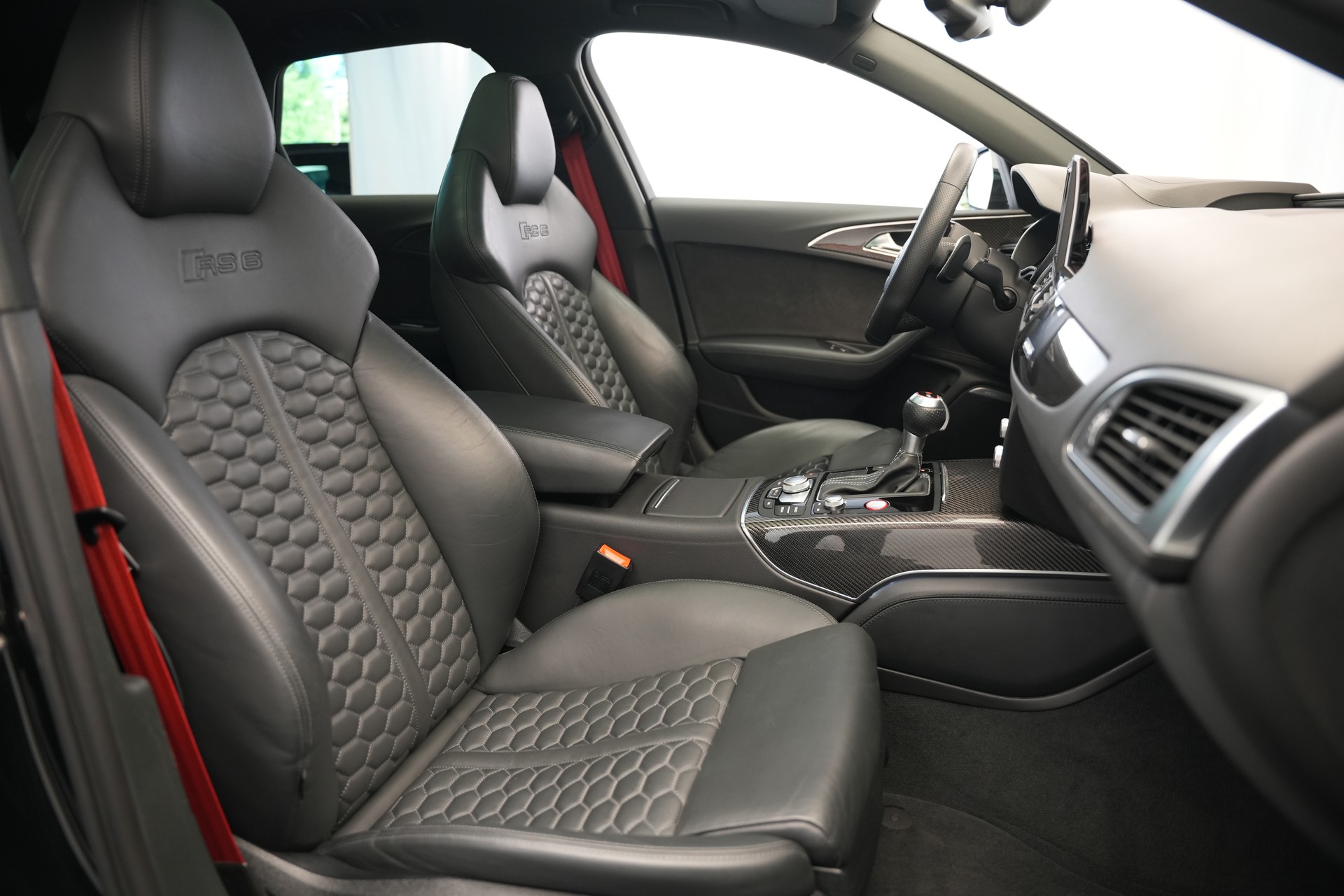 AUDI RS6 Avant 4.0 TFSI V8 performance quattro *HuD* *Softclose* *Panorama*-image-17