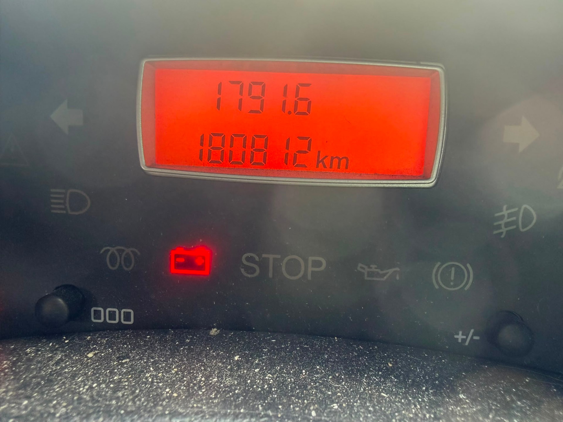 CITROEN C8 2.0 16V HDi-image-9