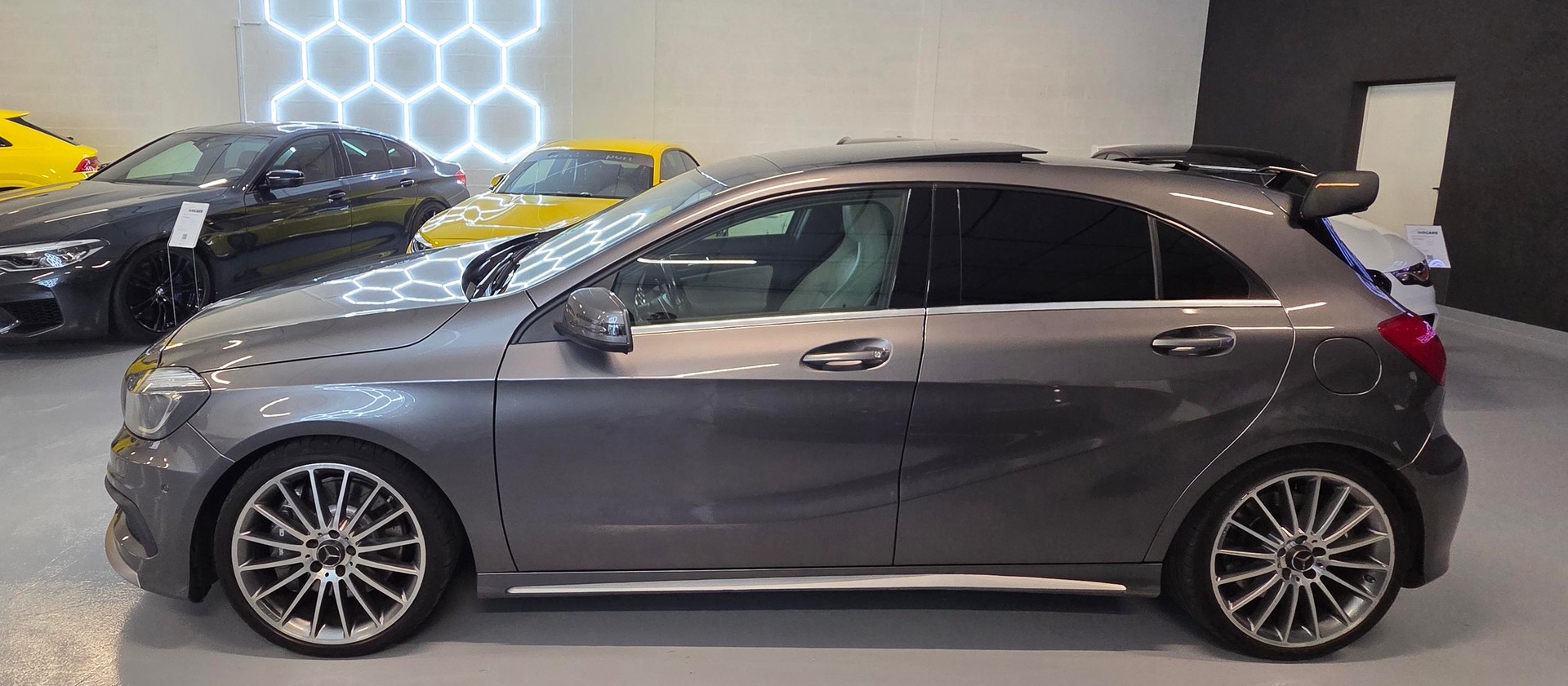 MERCEDES-BENZ A 45 AMG 4Matic Speedshift 7G-DCT-image-2