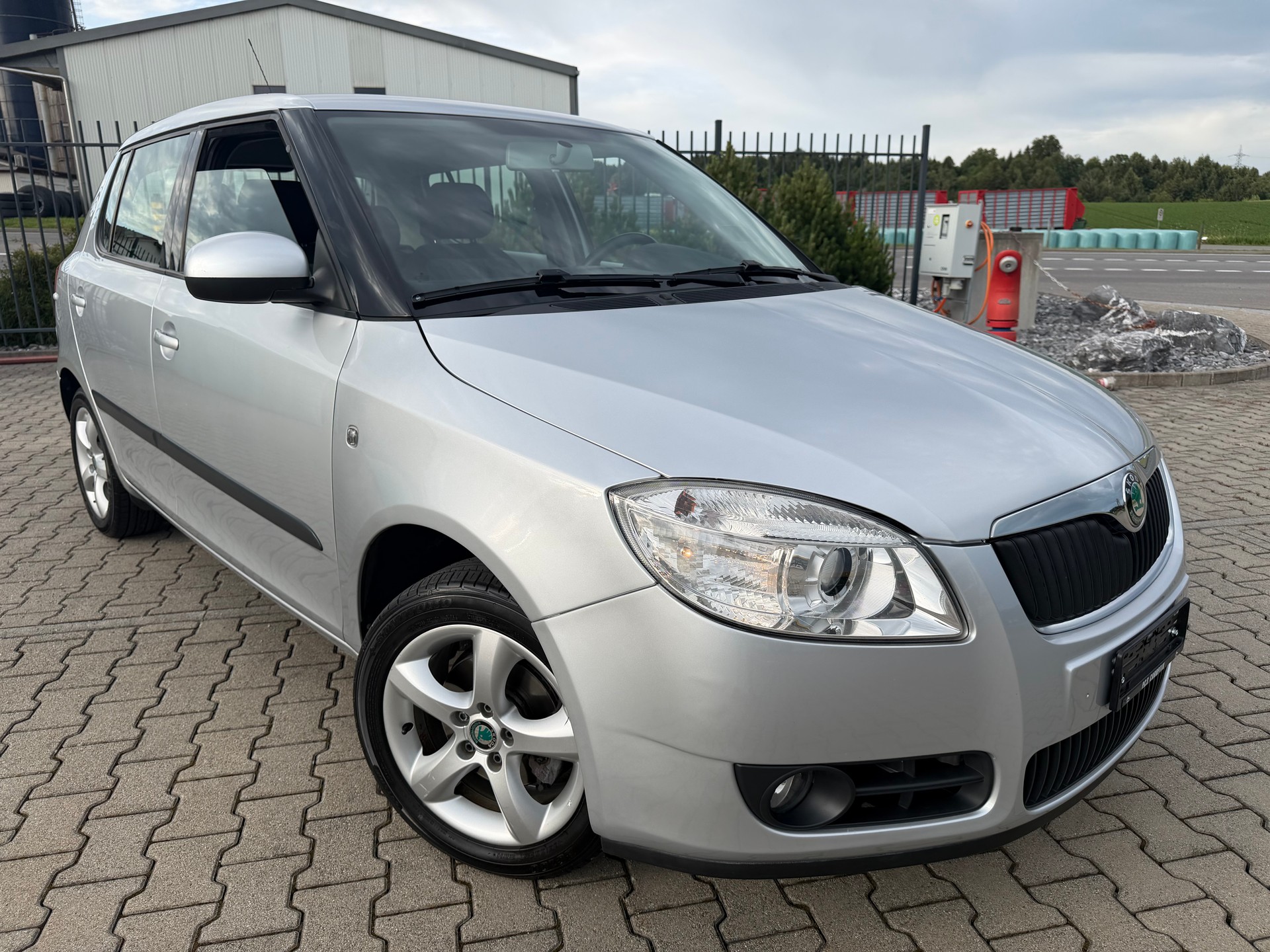 SKODA Fabia 1.6 Ambiente Tiptronic-image-1