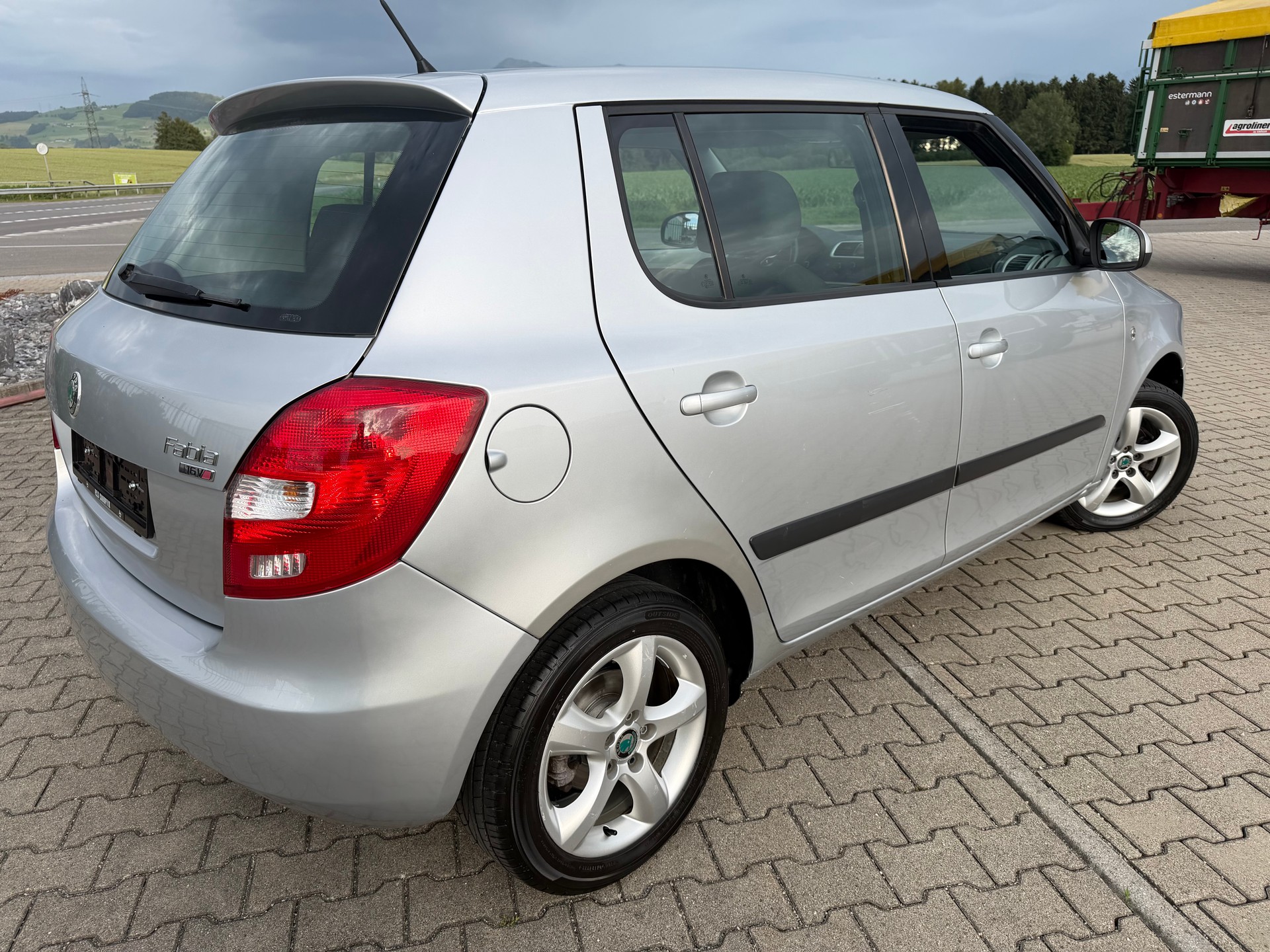 SKODA Fabia 1.6 Ambiente Tiptronic-image-3