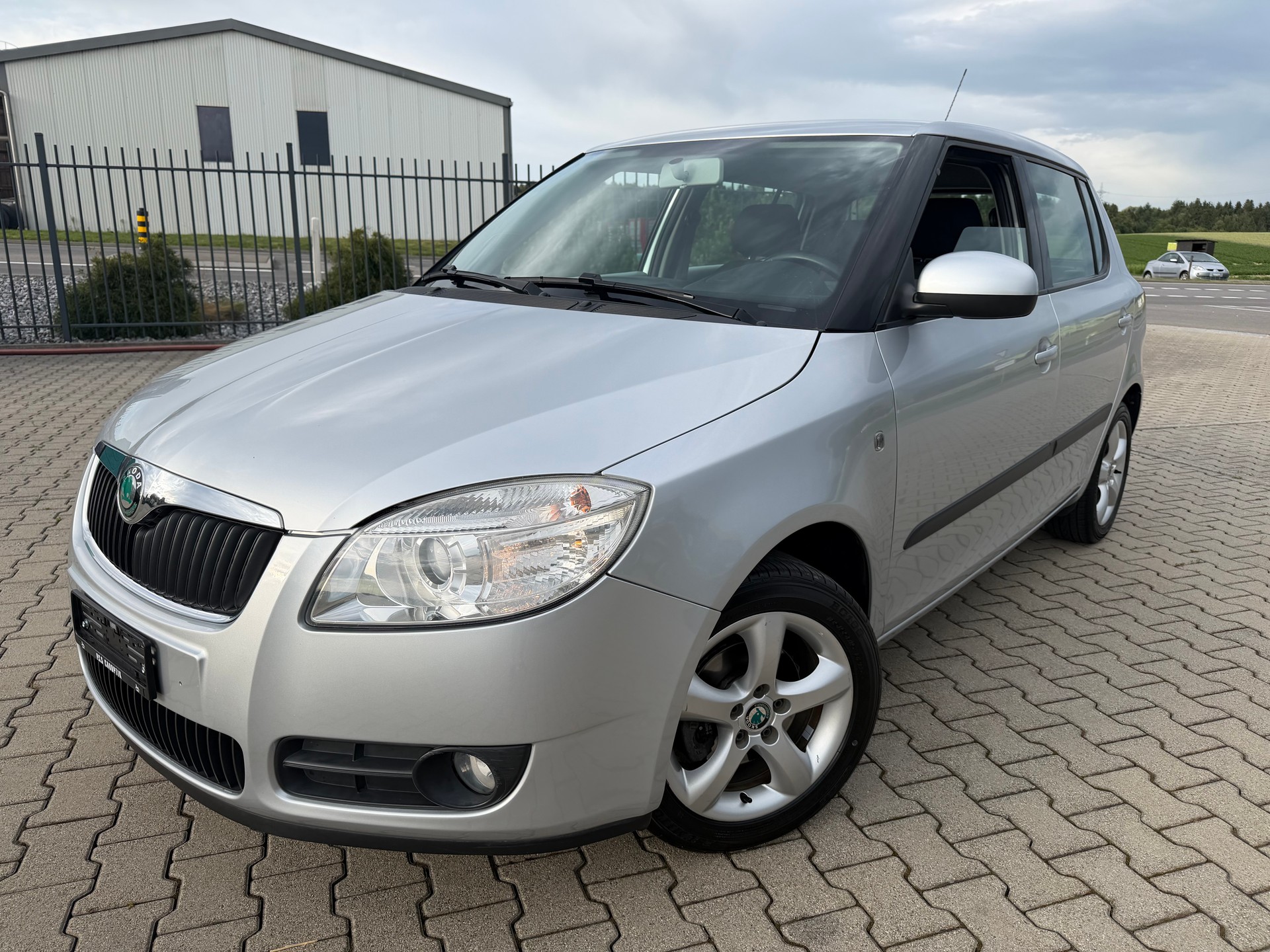 SKODA Fabia 1.6 Ambiente Tiptronic-image-0