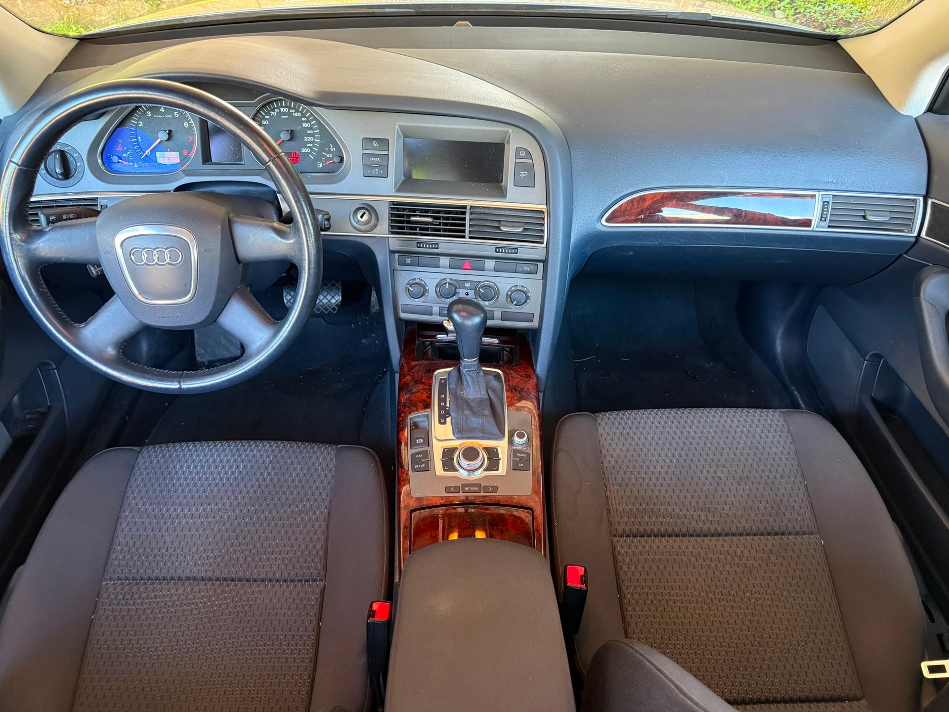 AUDI A6 Limousine 2.4 V6-image-18