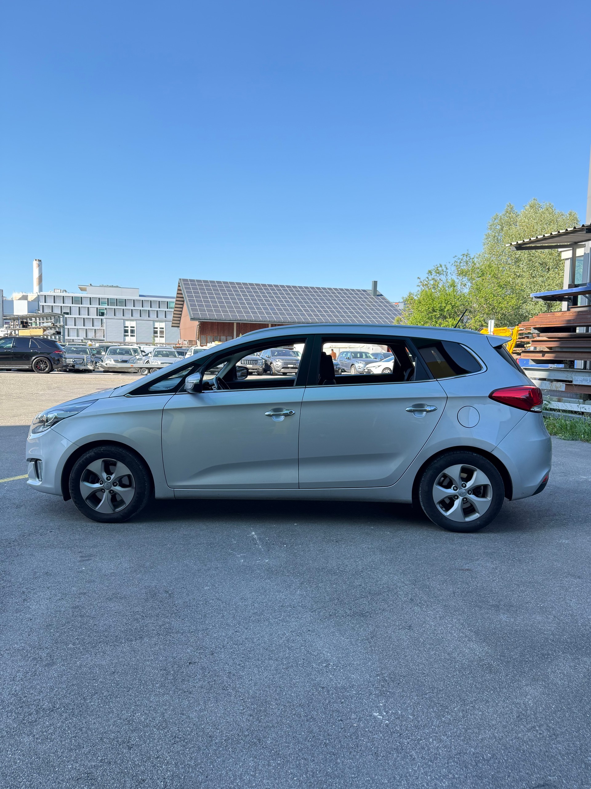 KIA Carens 1.7 CRDi Trend-image-3