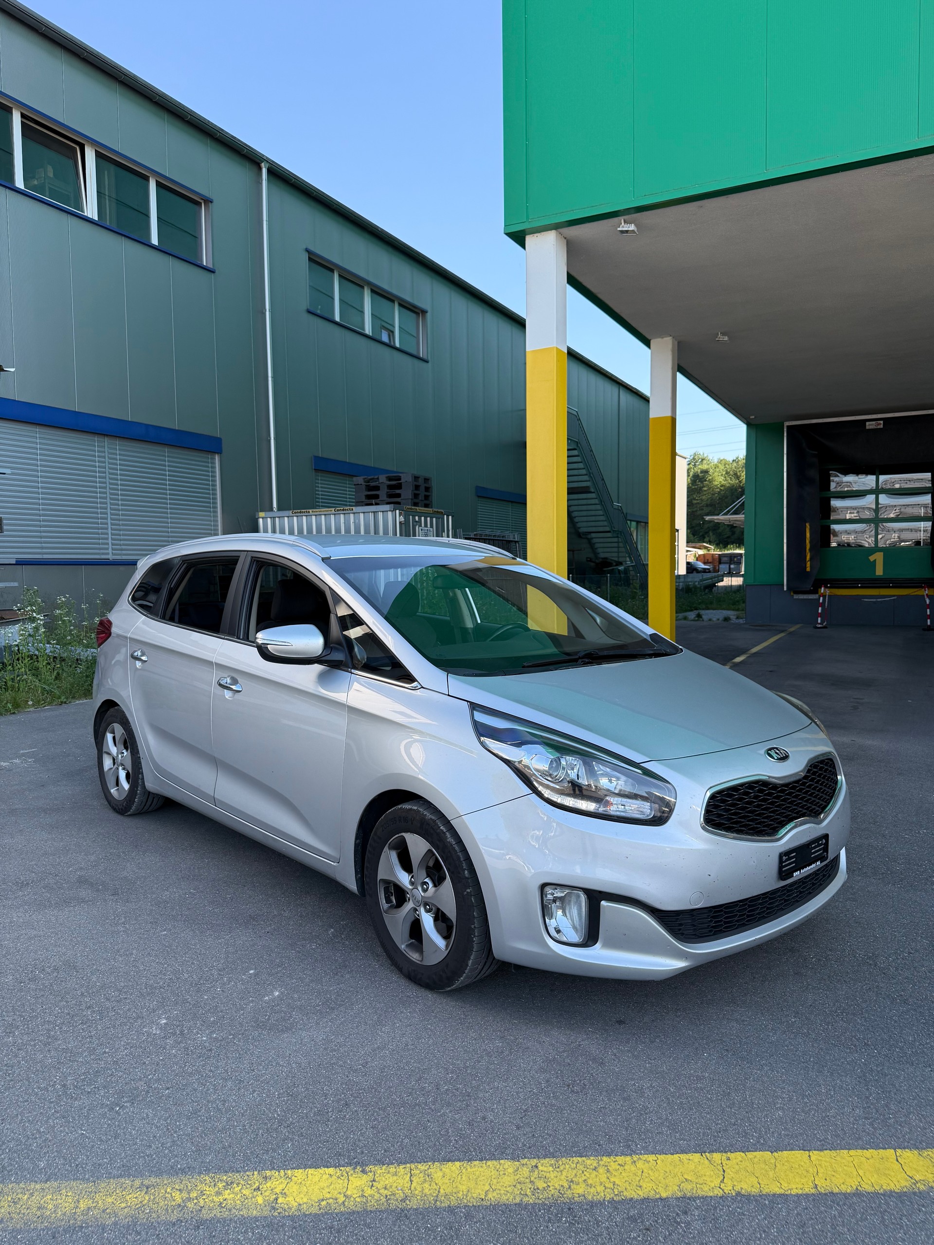 KIA Carens 1.7 CRDi Trend-image-0