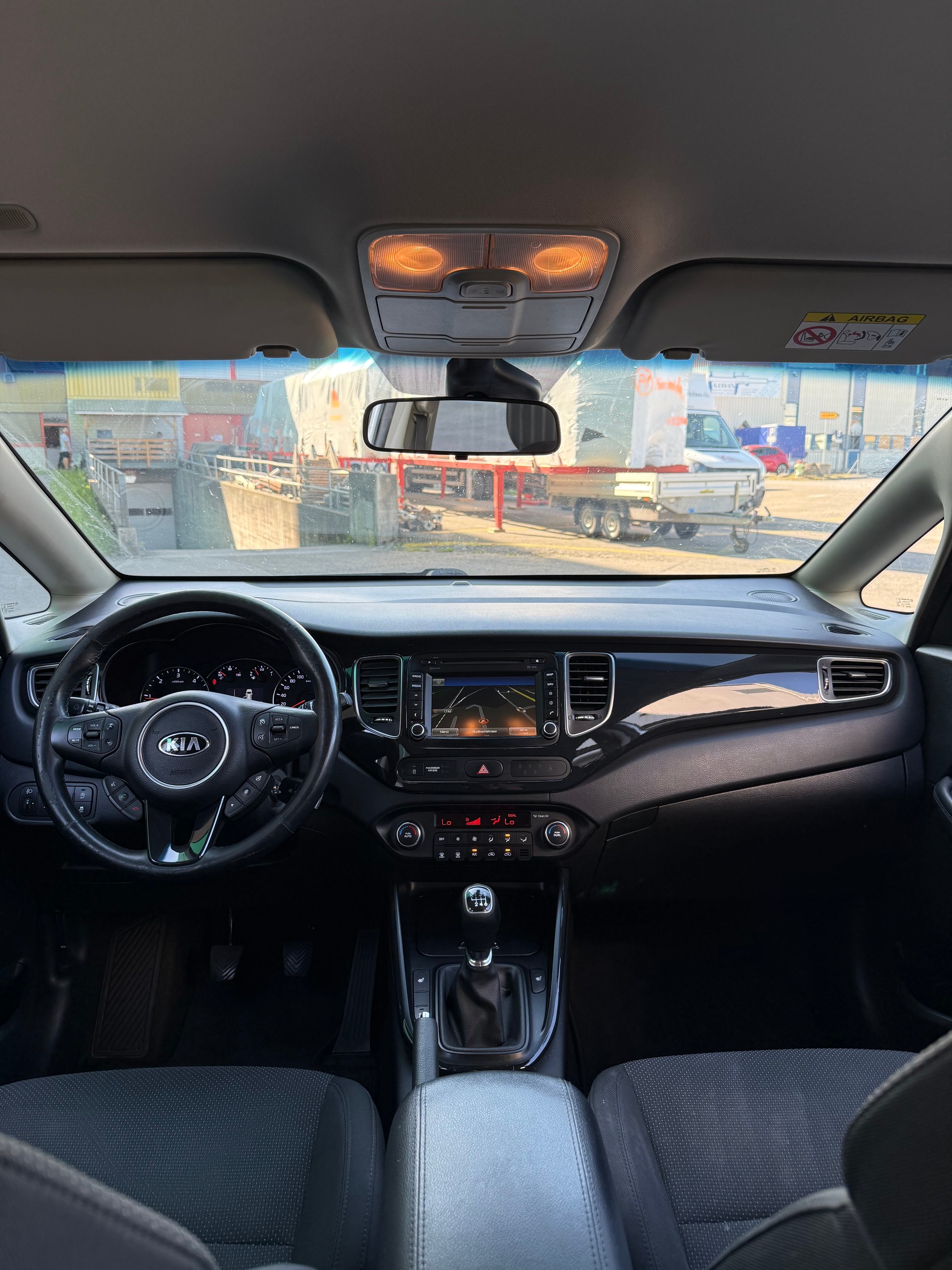 KIA Carens 1.7 CRDi Trend-image-10