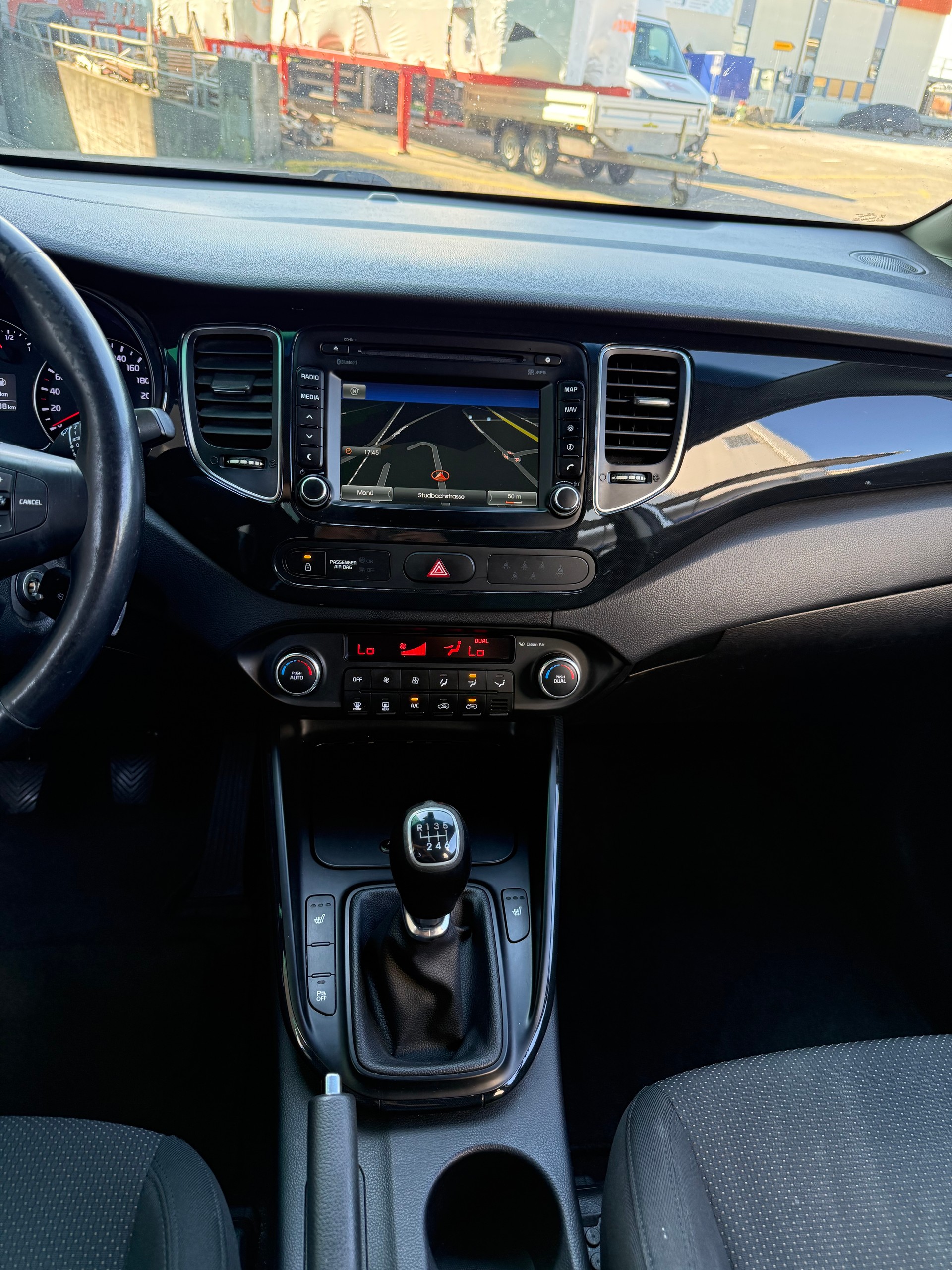 KIA Carens 1.7 CRDi Trend-image-11