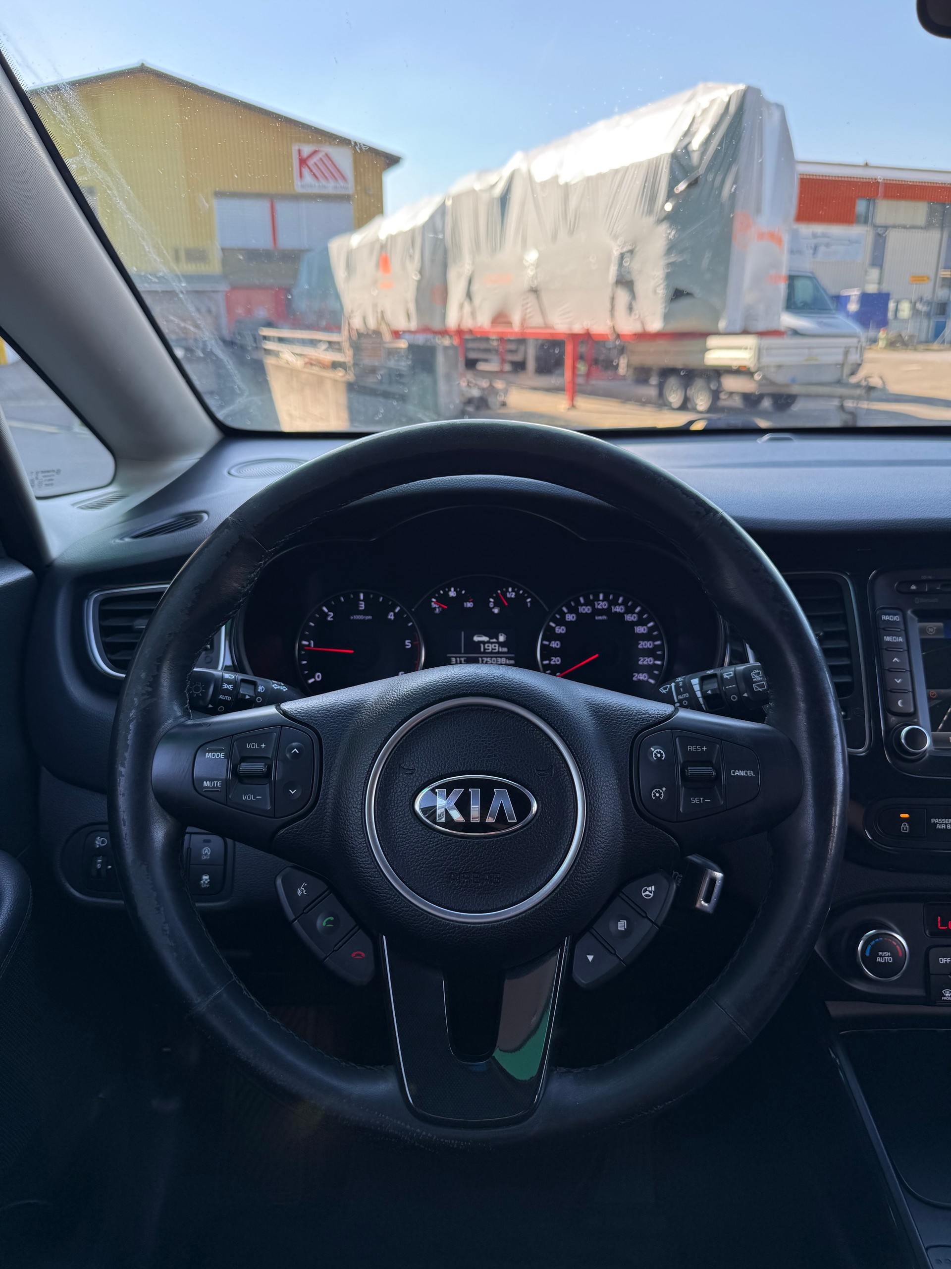 KIA Carens 1.7 CRDi Trend-image-12