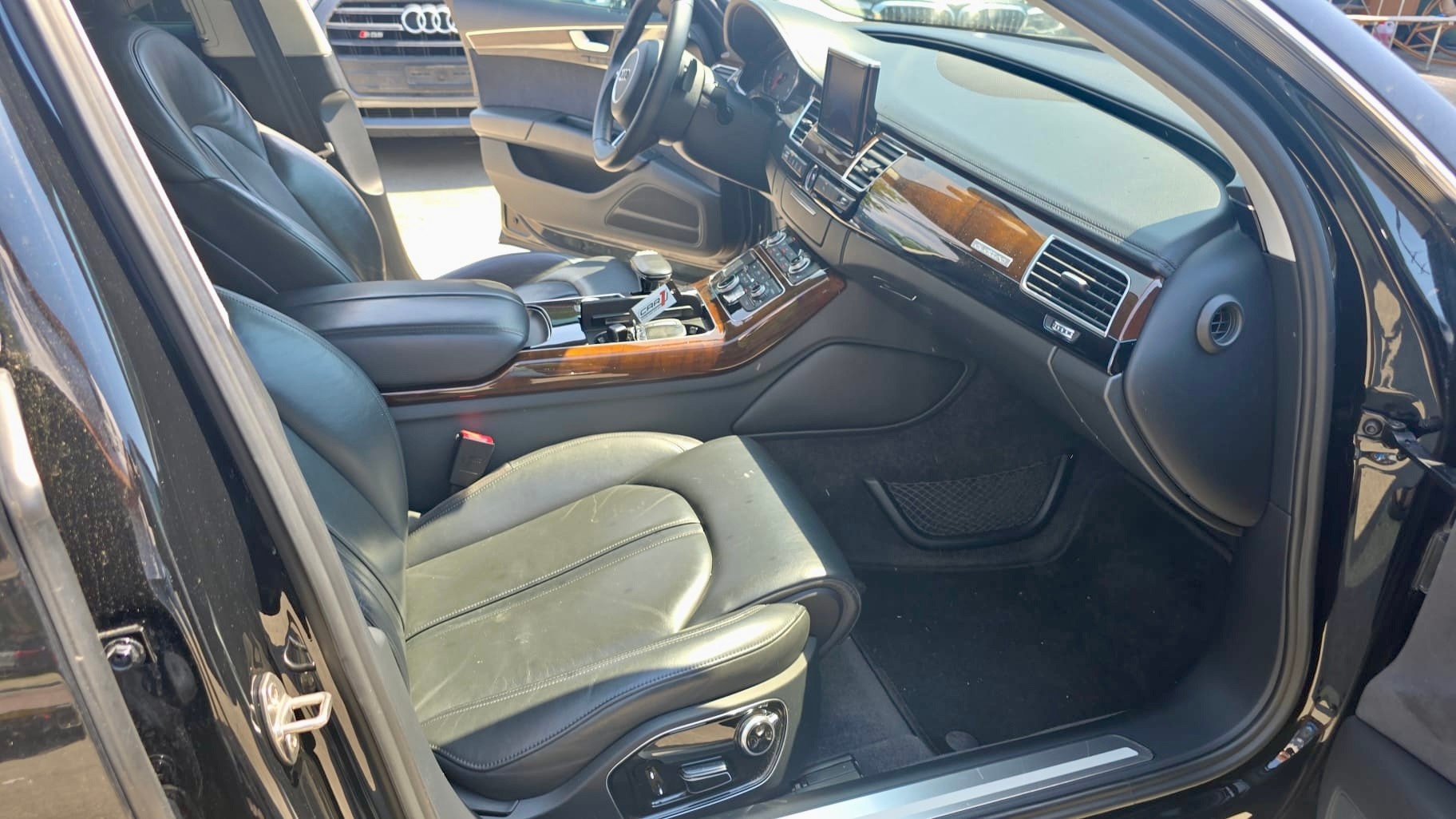 AUDI A8-image-10