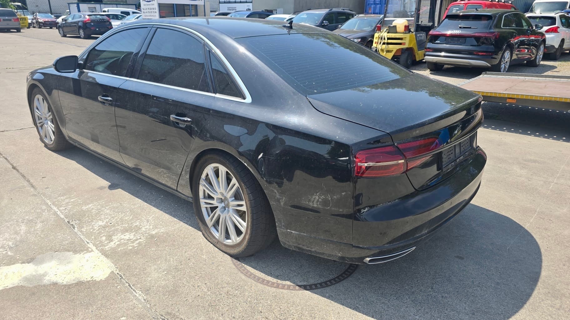 AUDI A8-image-2