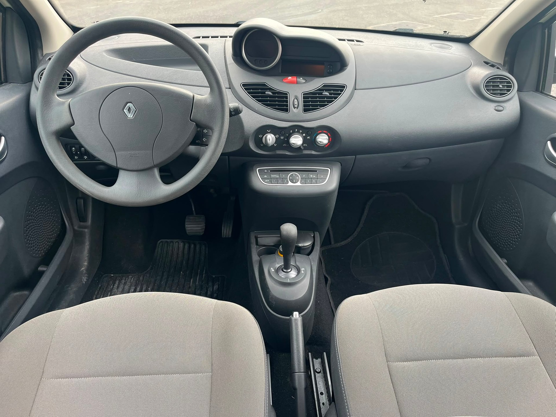 RENAULT Twingo 1.2 16V Initiale Quickshift-image-5