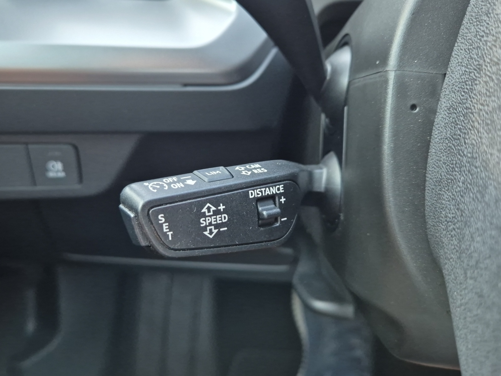 AUDI Q4 e-tron 40-image-14