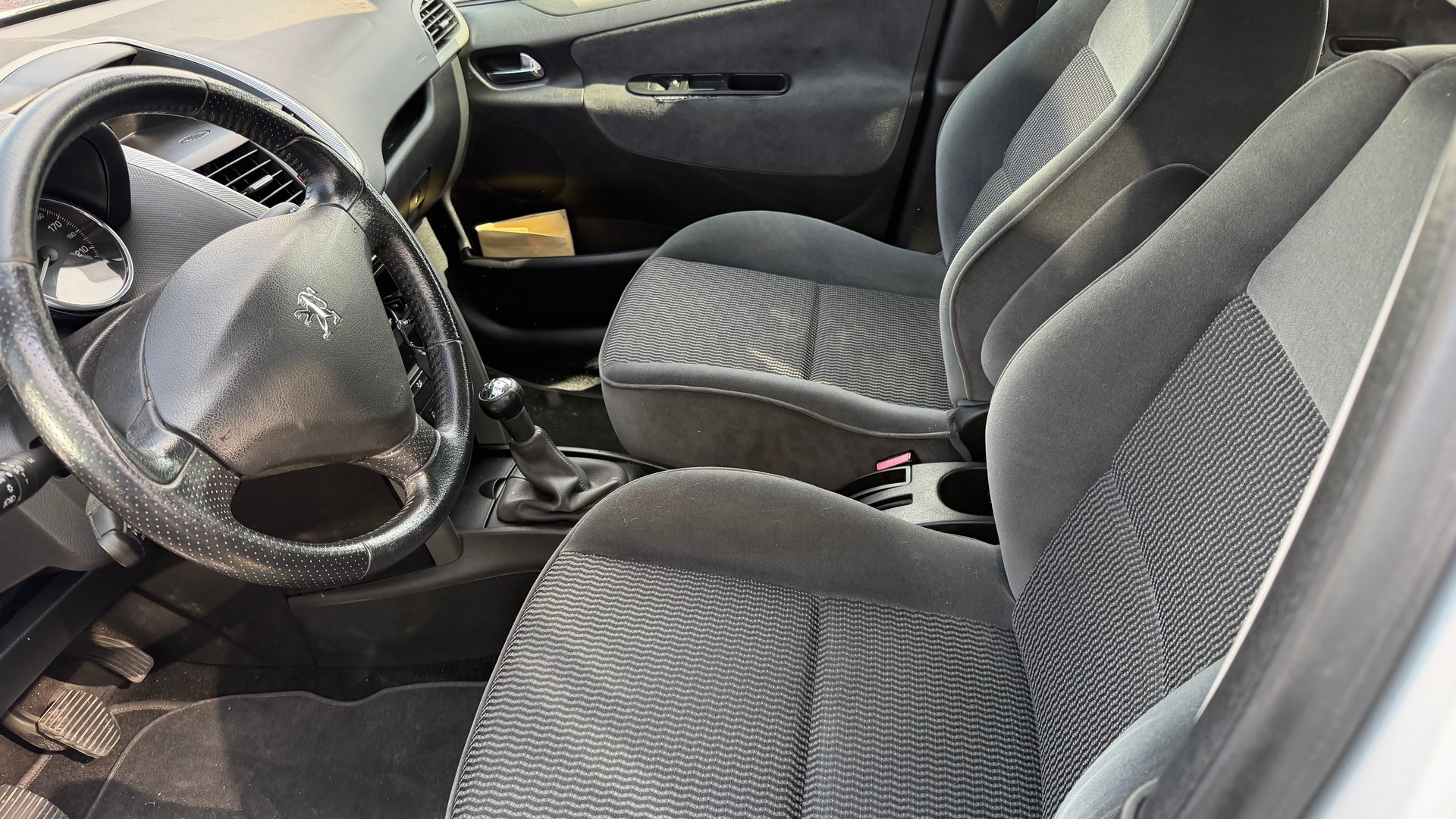 PEUGEOT 207 1.6 16V XS Premium-image-6