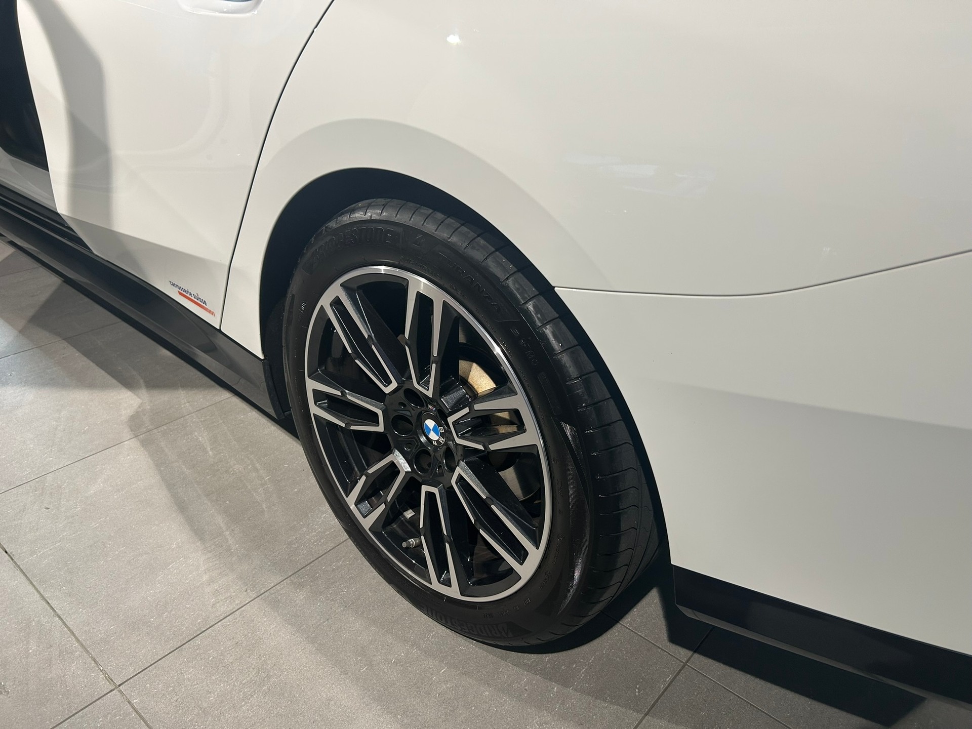 BMW 520d xDrive 48V Touring M Sport Steptronic-image-17