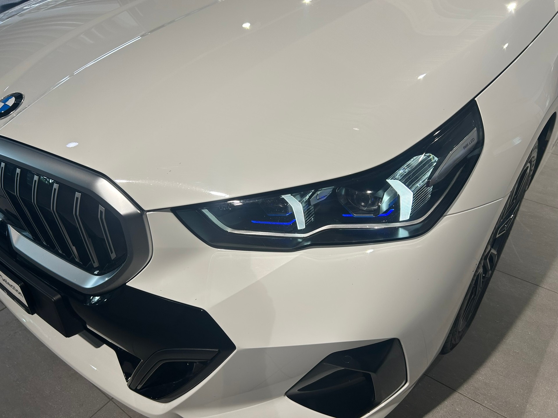 BMW 520d xDrive 48V Touring M Sport Steptronic-image-14