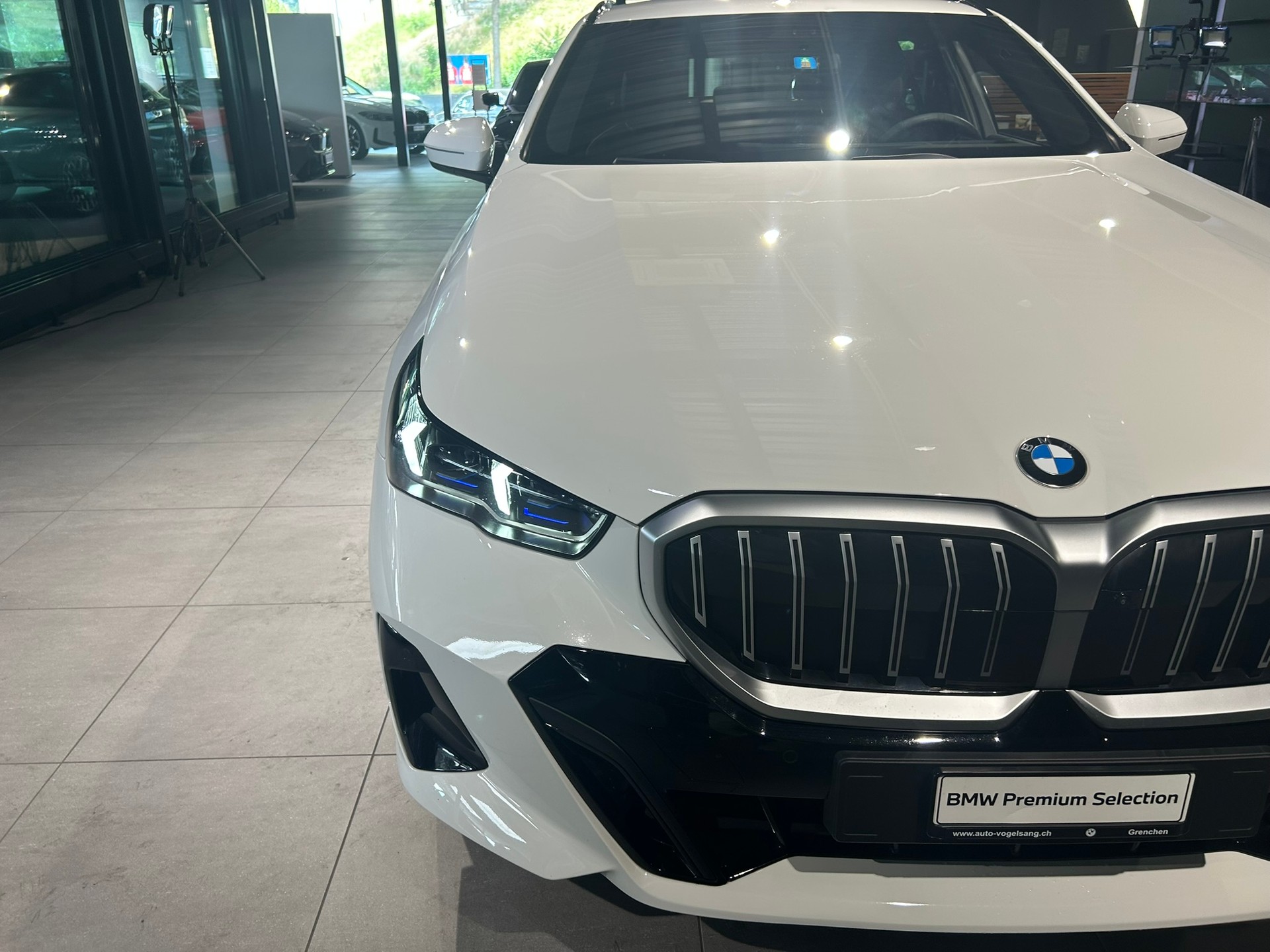 BMW 520d xDrive 48V Touring M Sport Steptronic-image-15