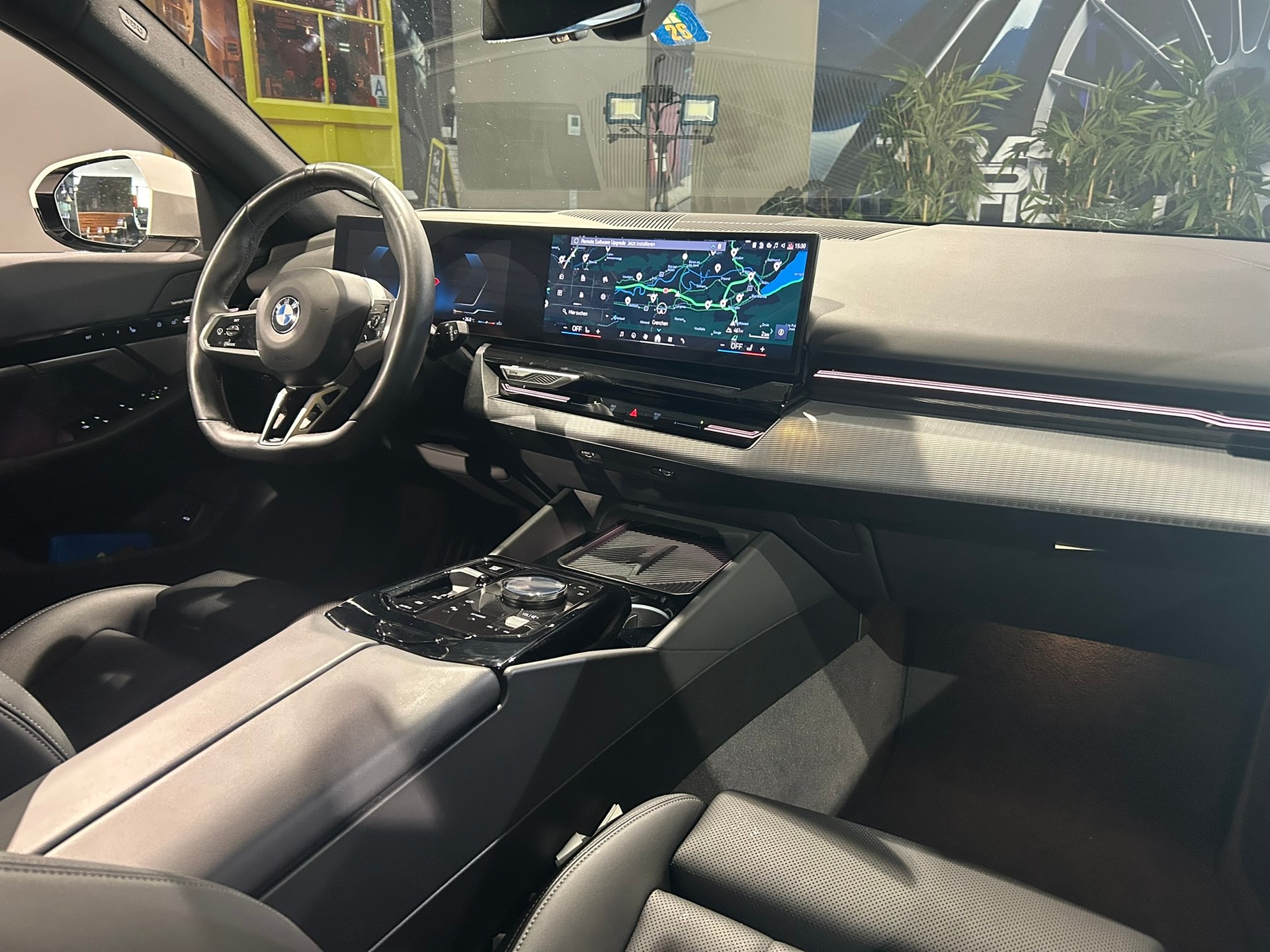 BMW 520d xDrive 48V Touring M Sport Steptronic-image-23