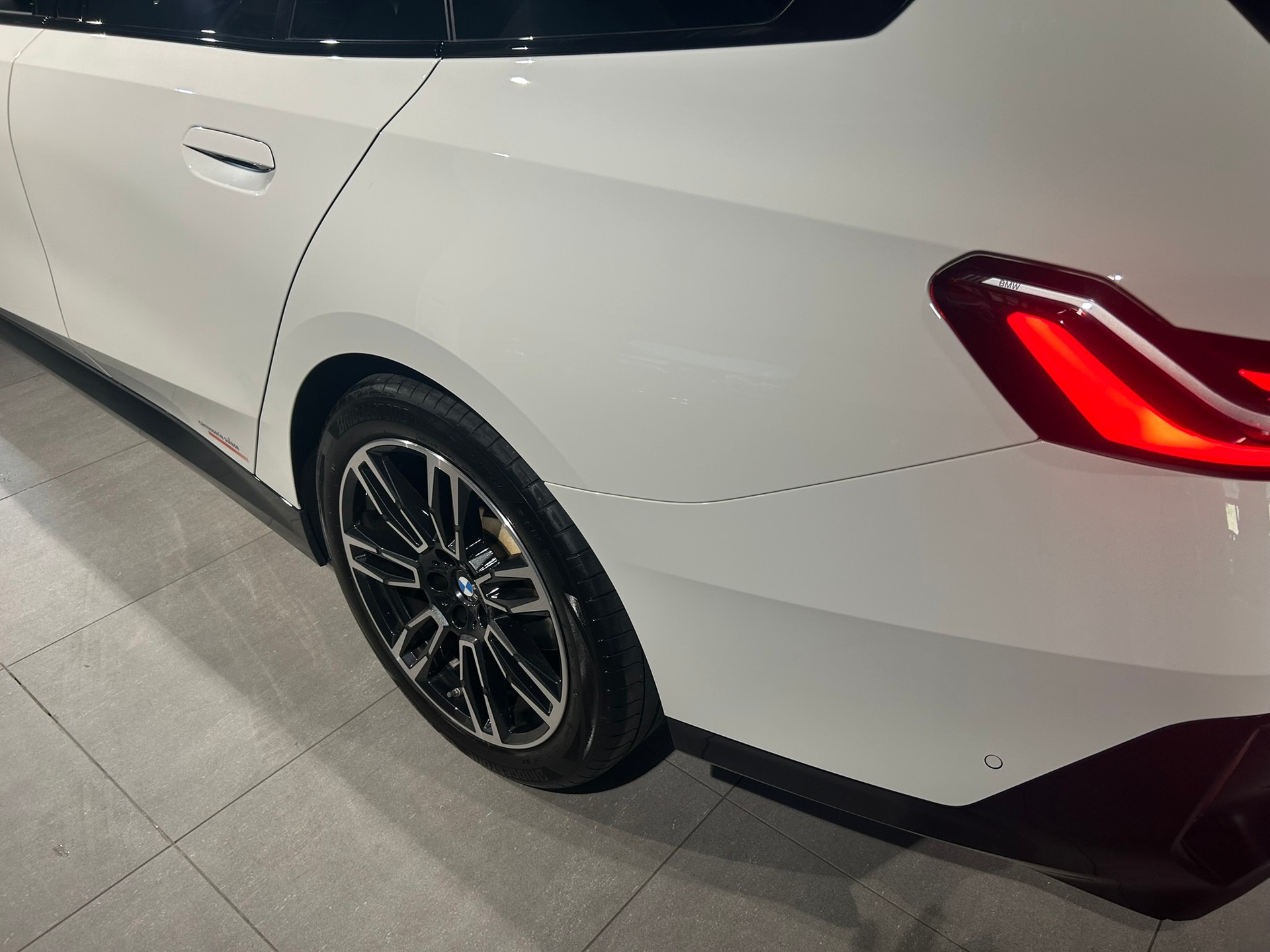 BMW 520d xDrive 48V Touring M Sport Steptronic-image-18