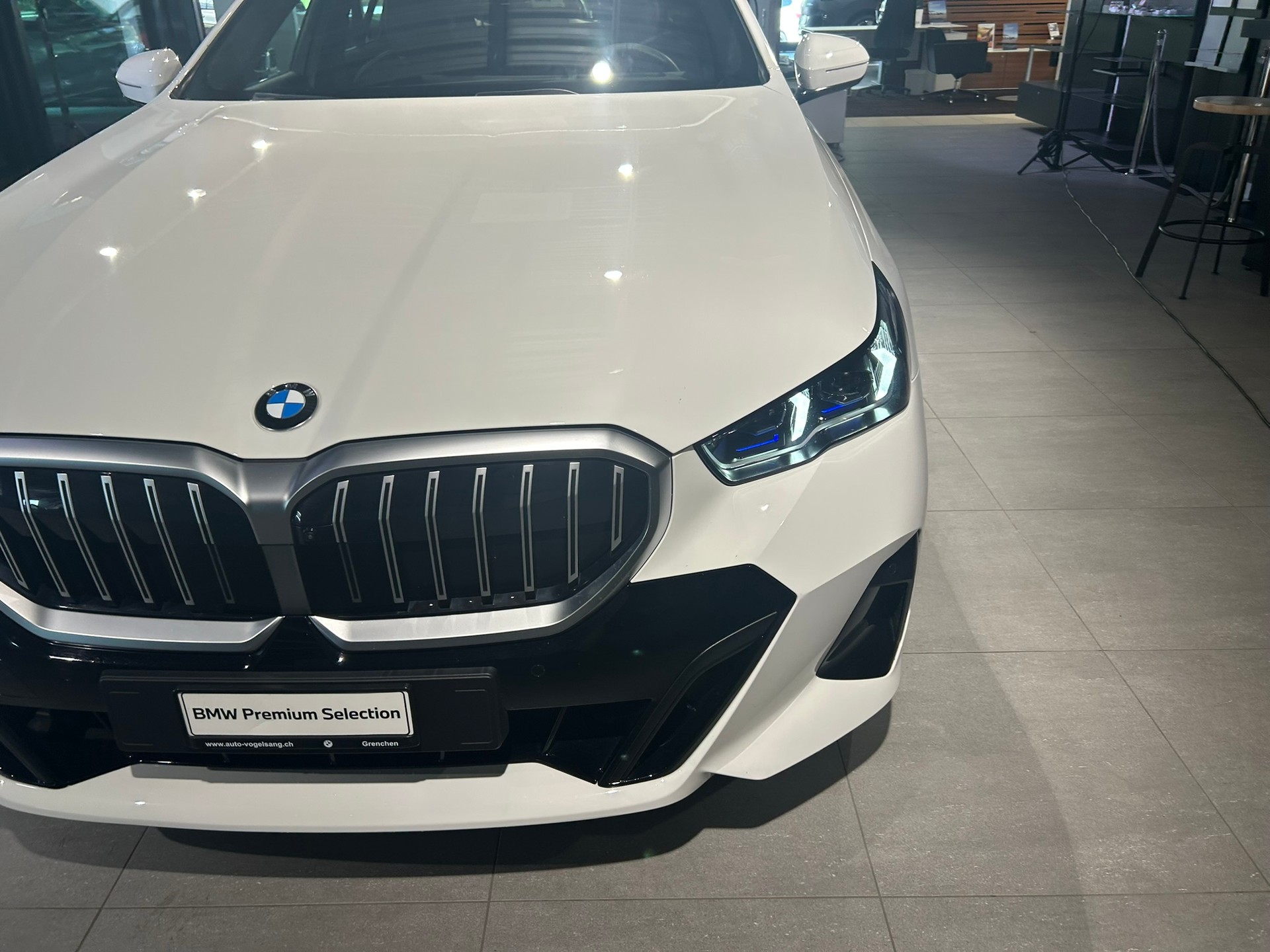 BMW 520d xDrive 48V Touring M Sport Steptronic-image-16