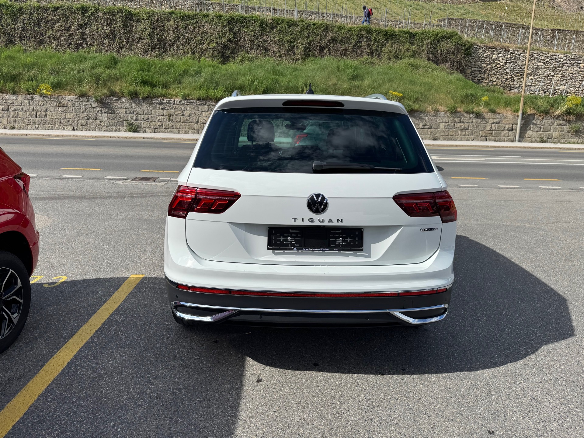 VW Tiguan 2.0TSI Elegance 4Motion DSG-showroom-element-3