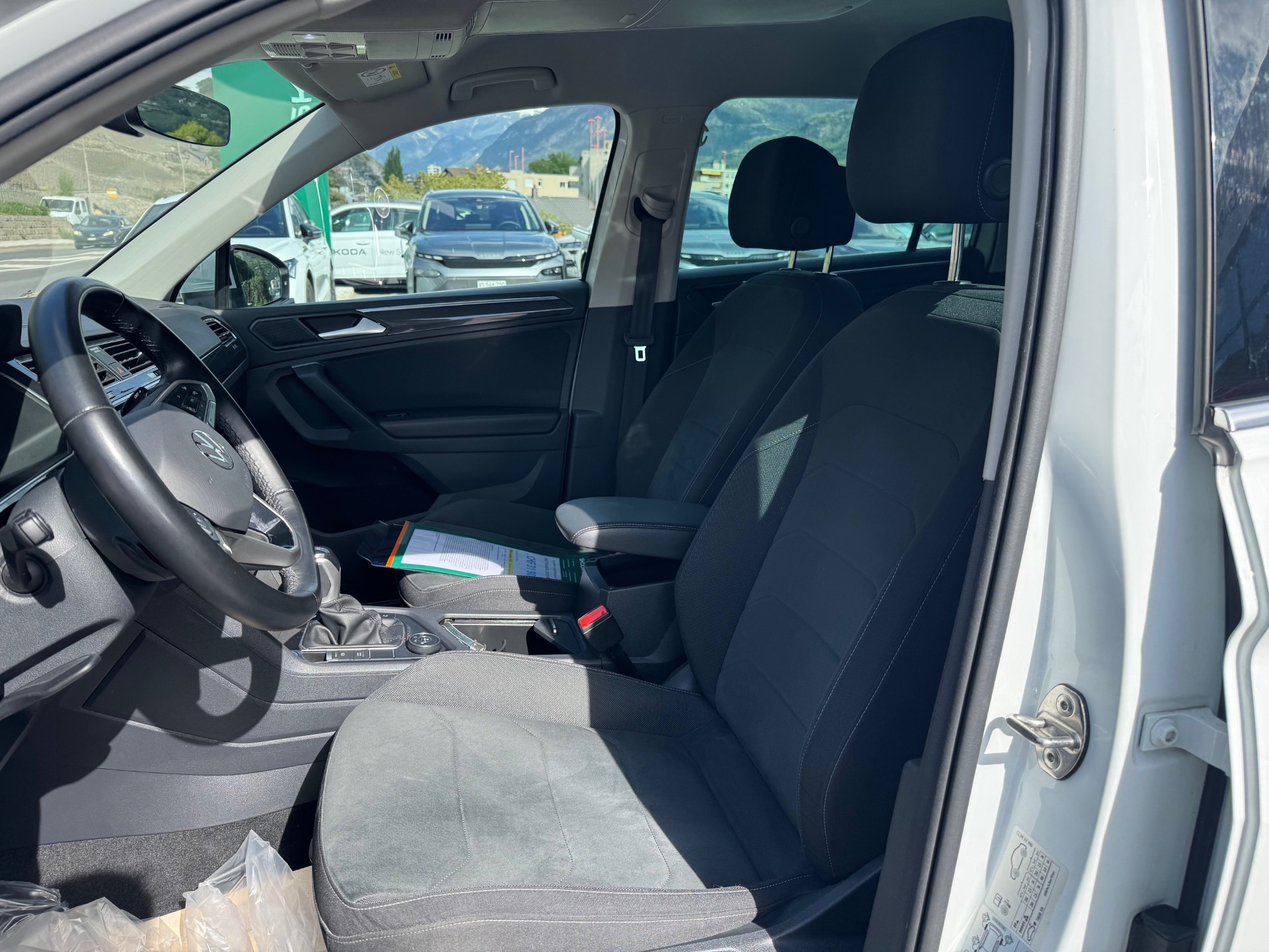 VW Tiguan 2.0TSI Elegance 4Motion DSG-image-4