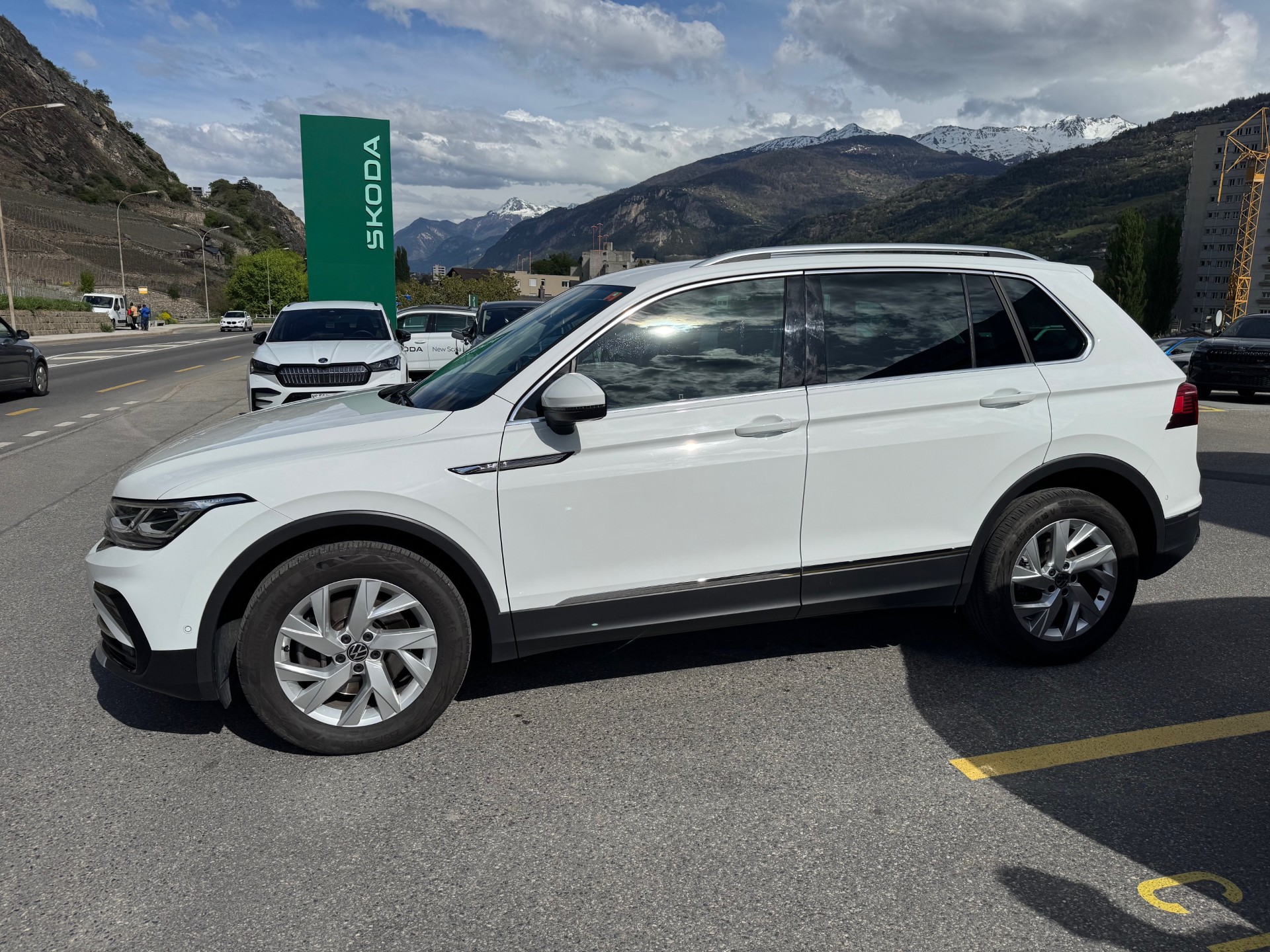 VW Tiguan 2.0TSI Elegance 4Motion DSG-showroom-element-2