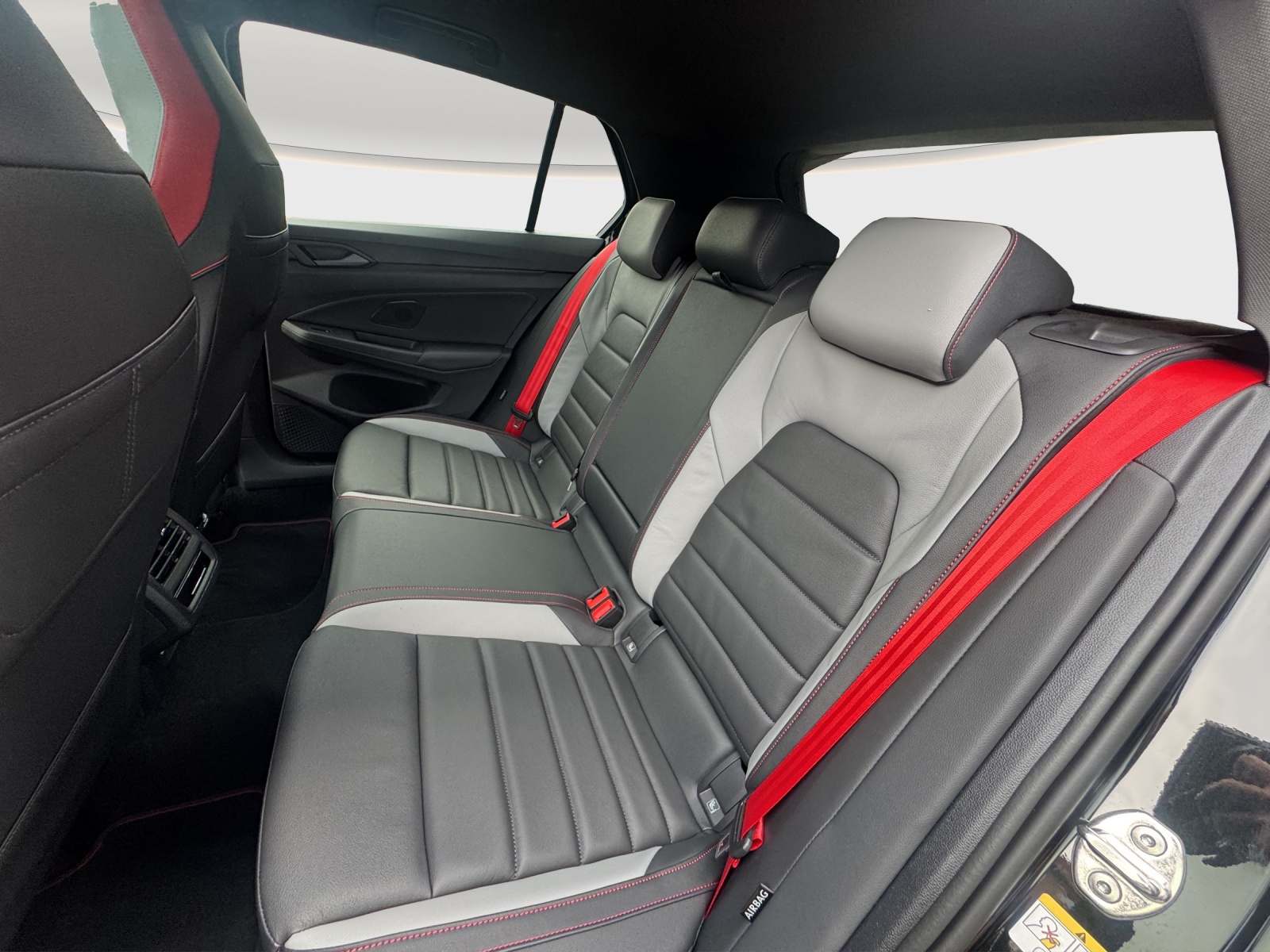VW Golf 2.0 TSI GTI Edition 50 DSG-image-12