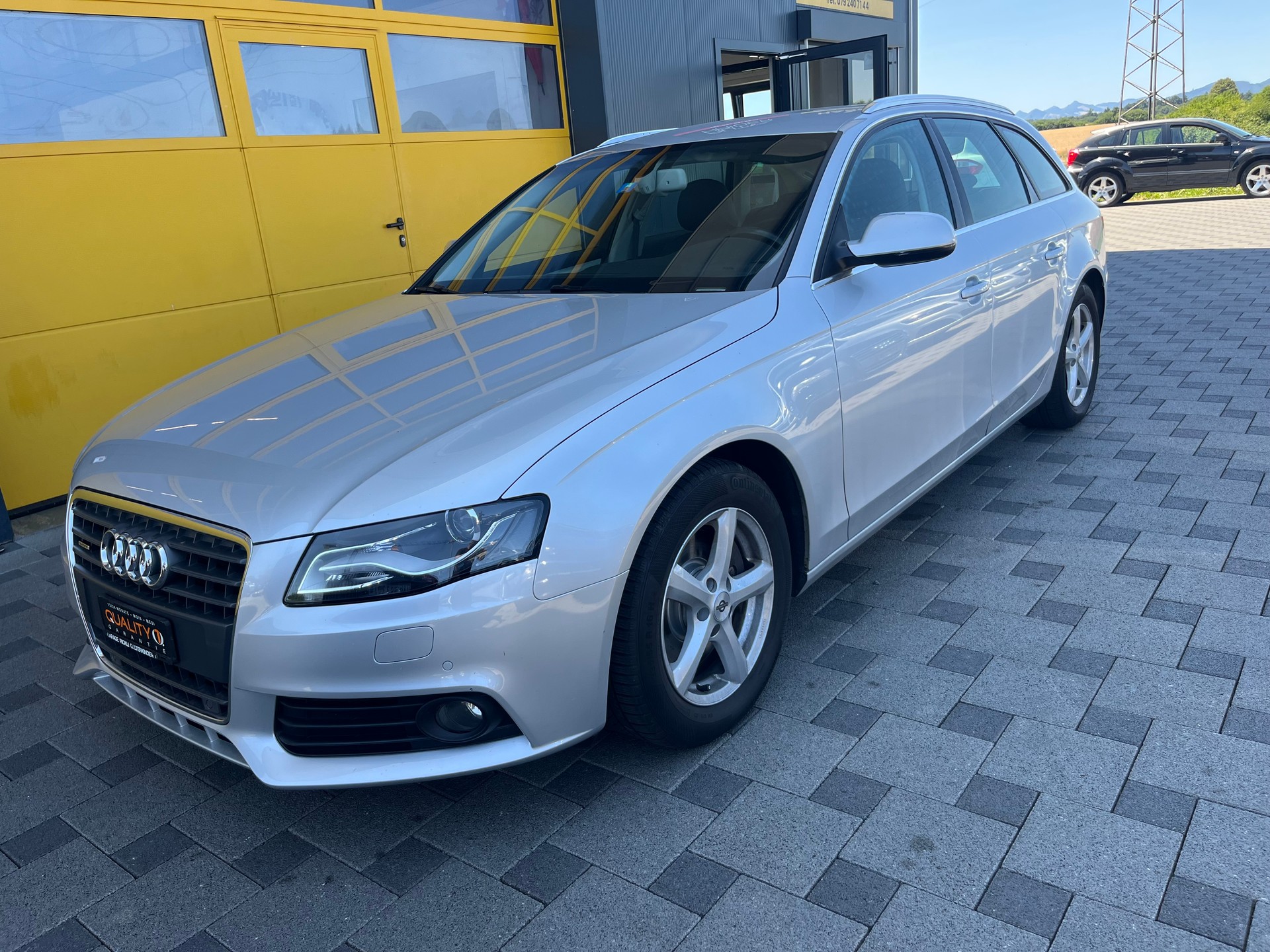AUDI A4 Avant 2.0 TFSI quattro-image-2