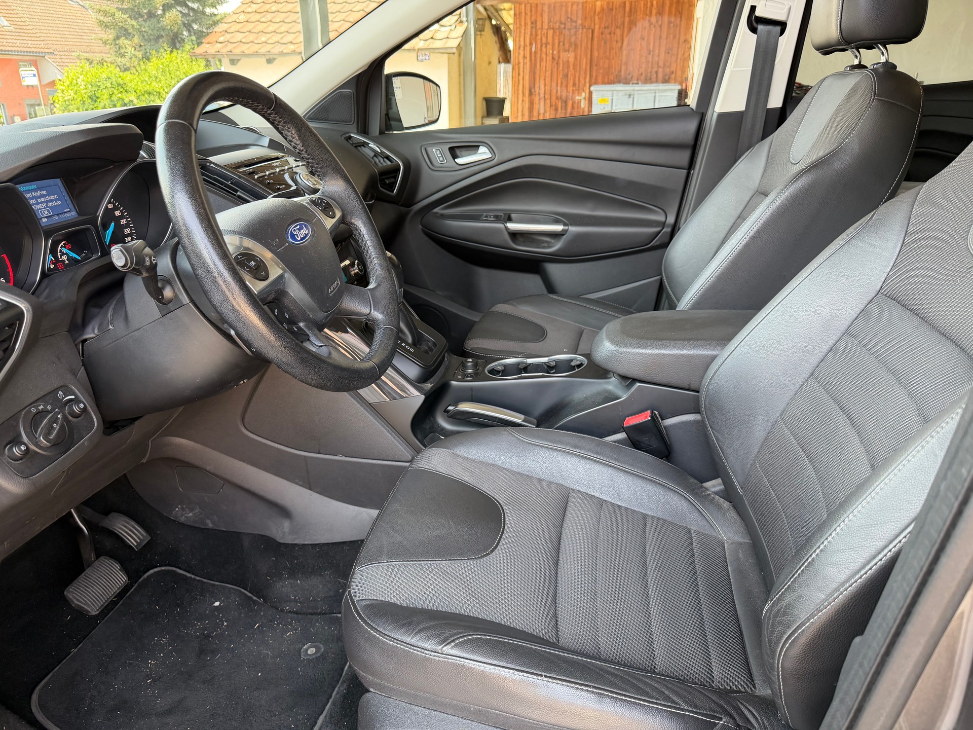 FORD Kuga 2.0 TDCi Titanium 4WD PowerShift-image-4