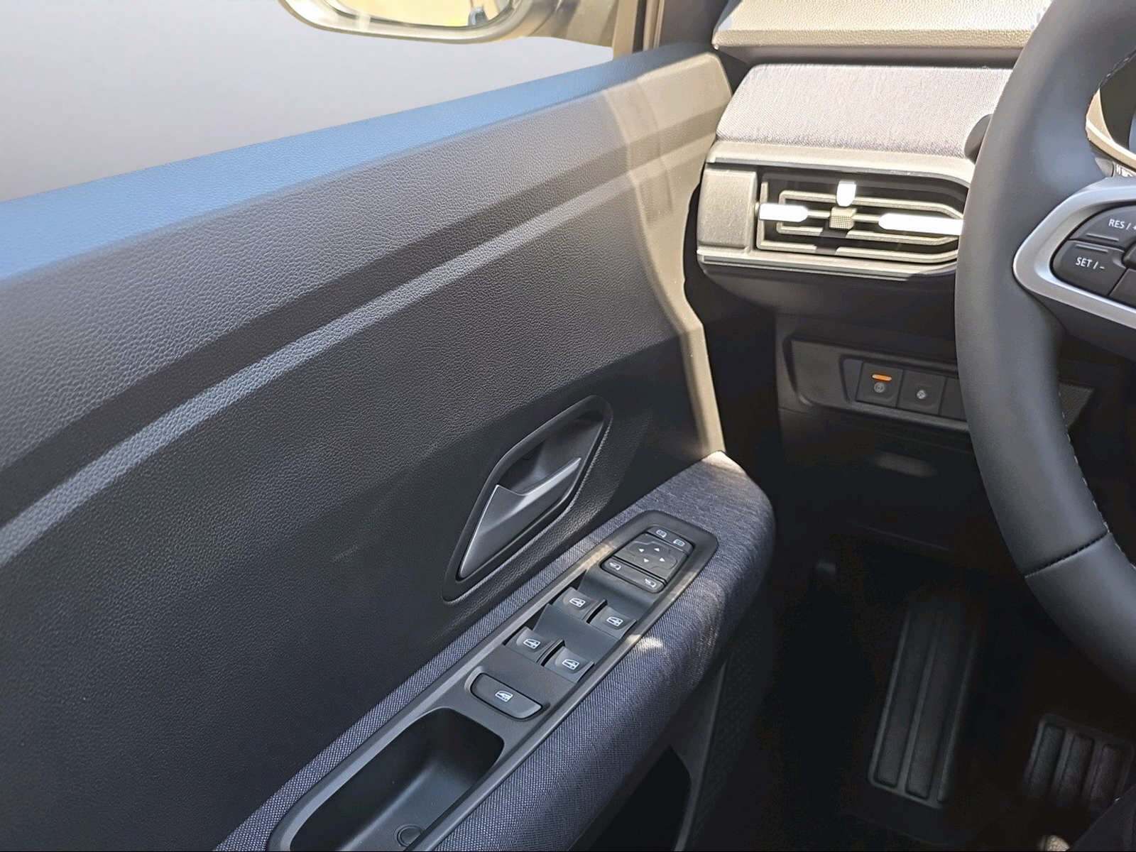 DACIA Jogger 1.8 Hybrid Journey-image-14