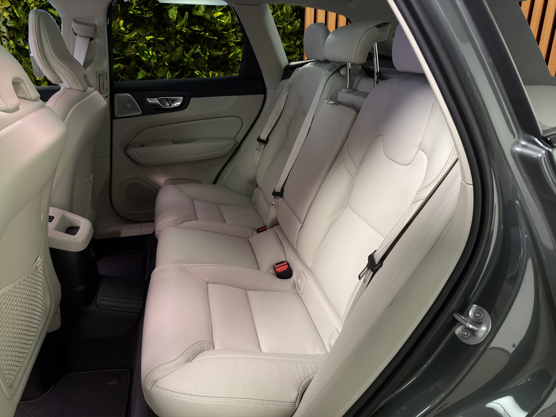 VOLVO XC60 2.0 T8 TE Ultra Dark eAWD-image-8