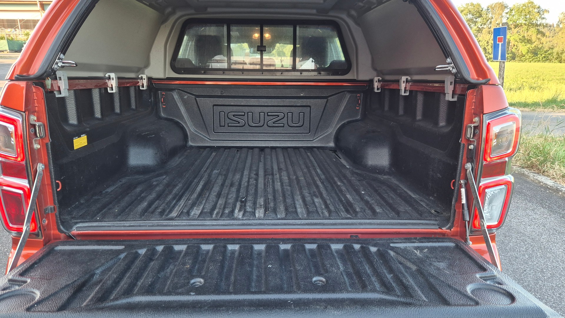 ISUZU D-MAX 1.9 SpaceCab N60FF 4x4 AT-image-13