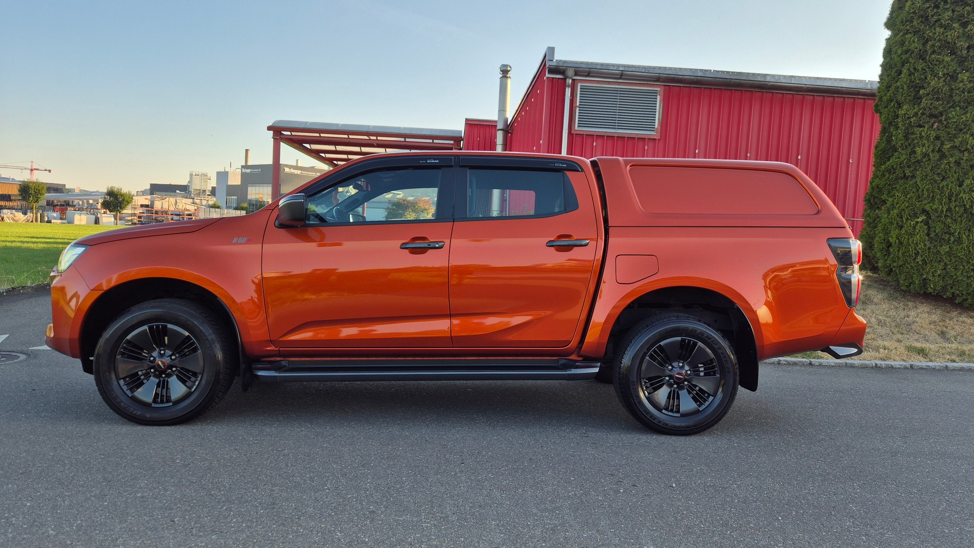 ISUZU D-MAX 1.9 SpaceCab N60FF 4x4 AT-image-1
