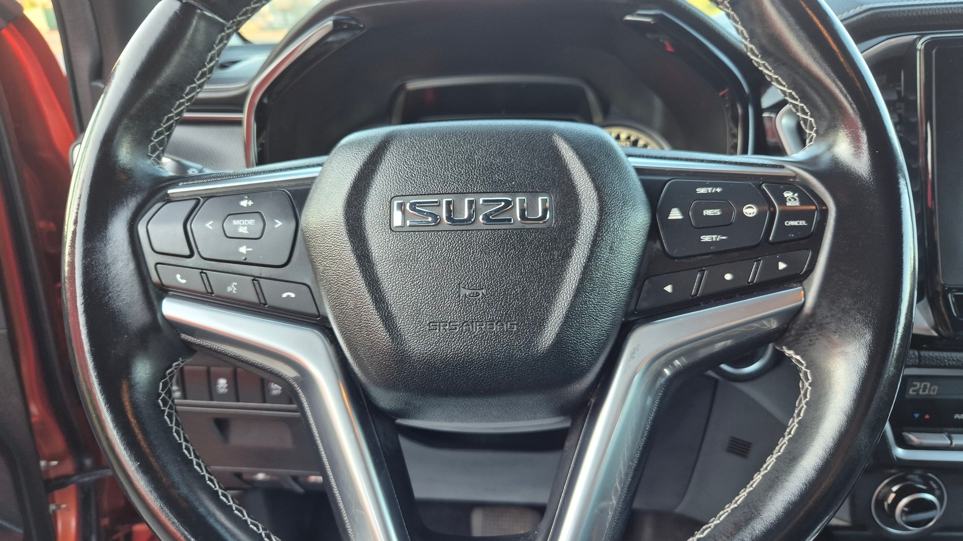 ISUZU D-MAX 1.9 SpaceCab N60FF 4x4 AT-image-10