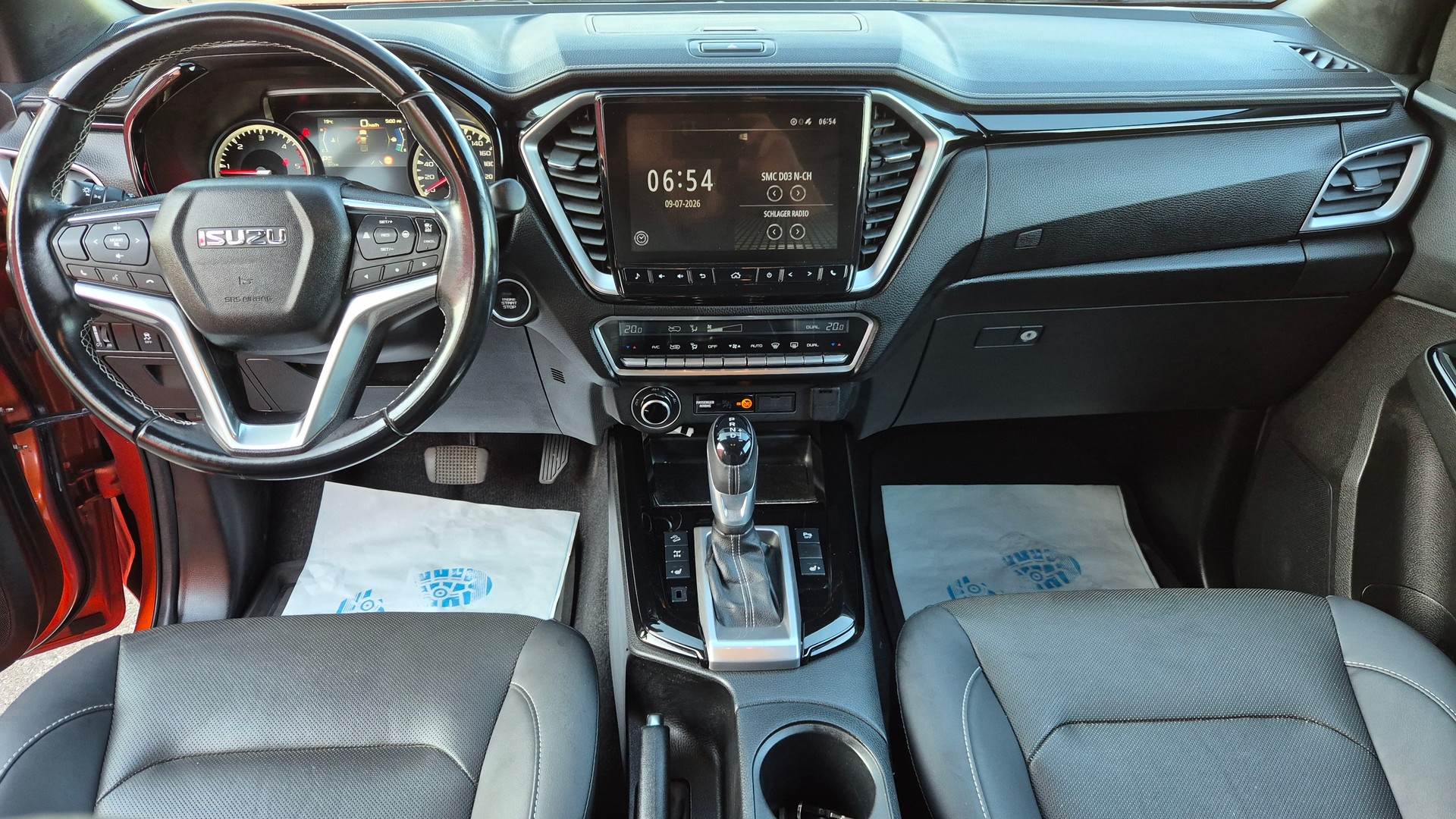 ISUZU D-MAX 1.9 SpaceCab N60FF 4x4 AT-image-8