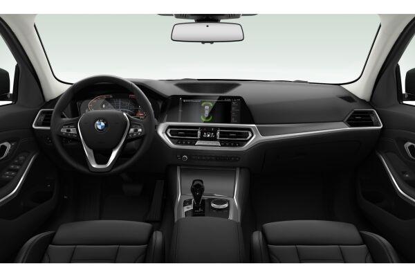 BMW 320i xDrive-image-3