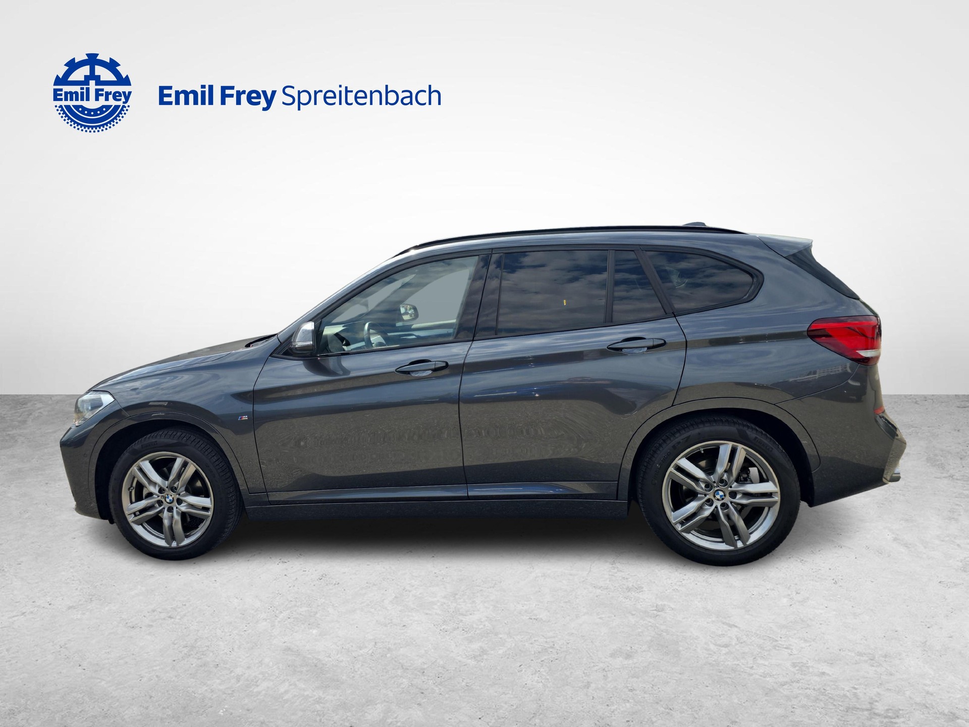 BMW X1 18d xDrive-image-1