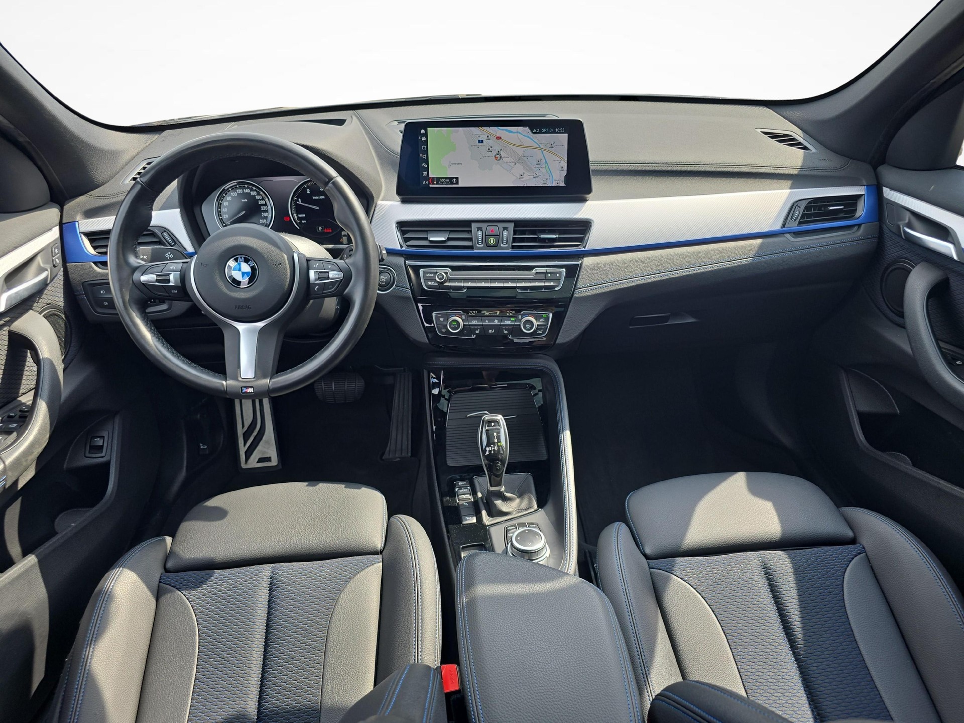 BMW X1 18d xDrive-image-8