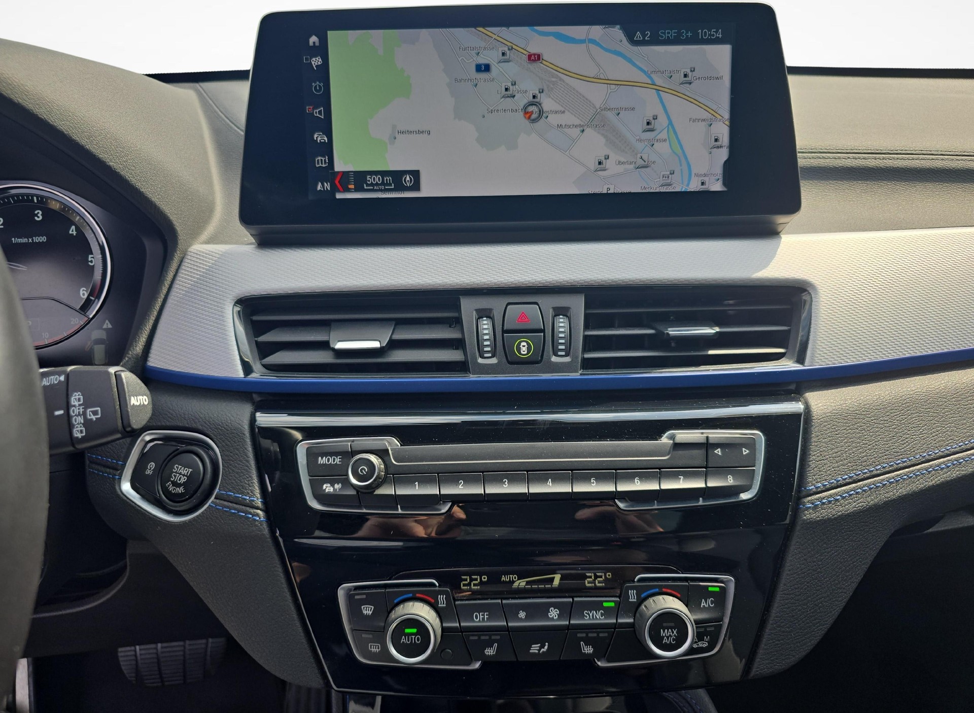 BMW X1 18d xDrive-image-12