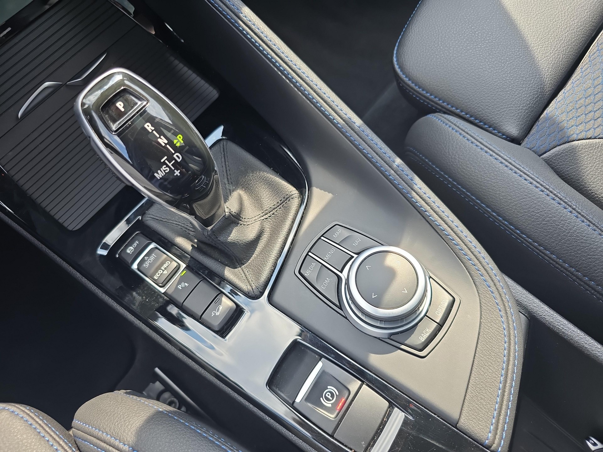 BMW X1 18d xDrive-image-14