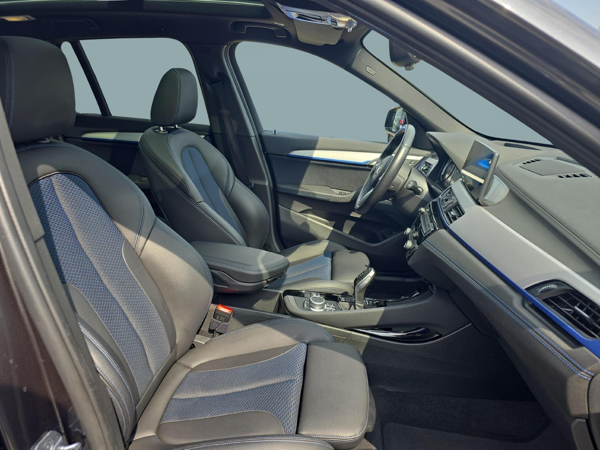 BMW X1 18d xDrive-image-9