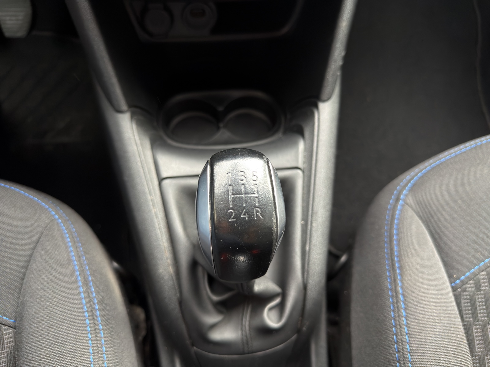 PEUGEOT 208 1.2 PureTech Signature-image-13