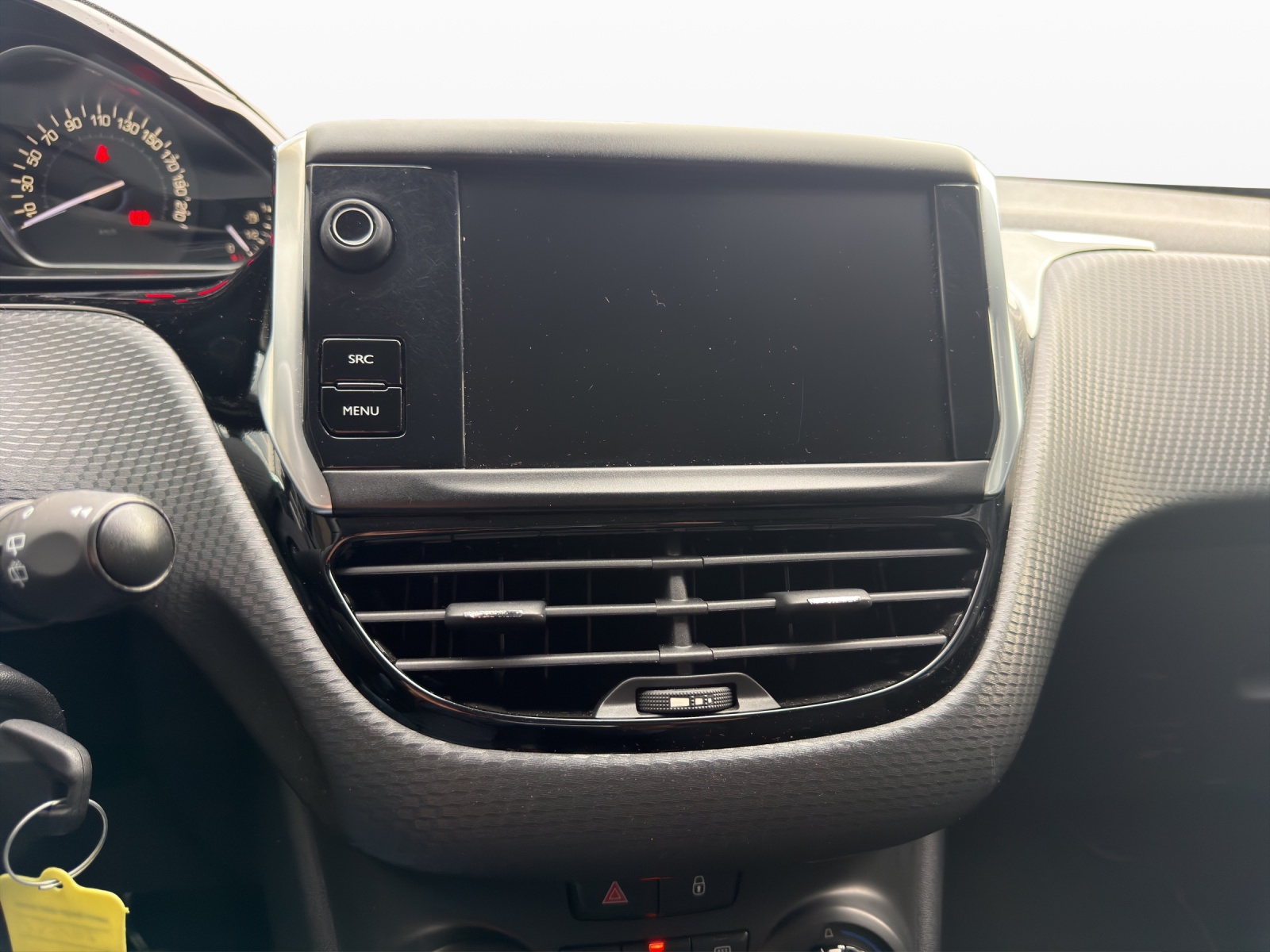 PEUGEOT 208 1.2 PureTech Signature-image-12