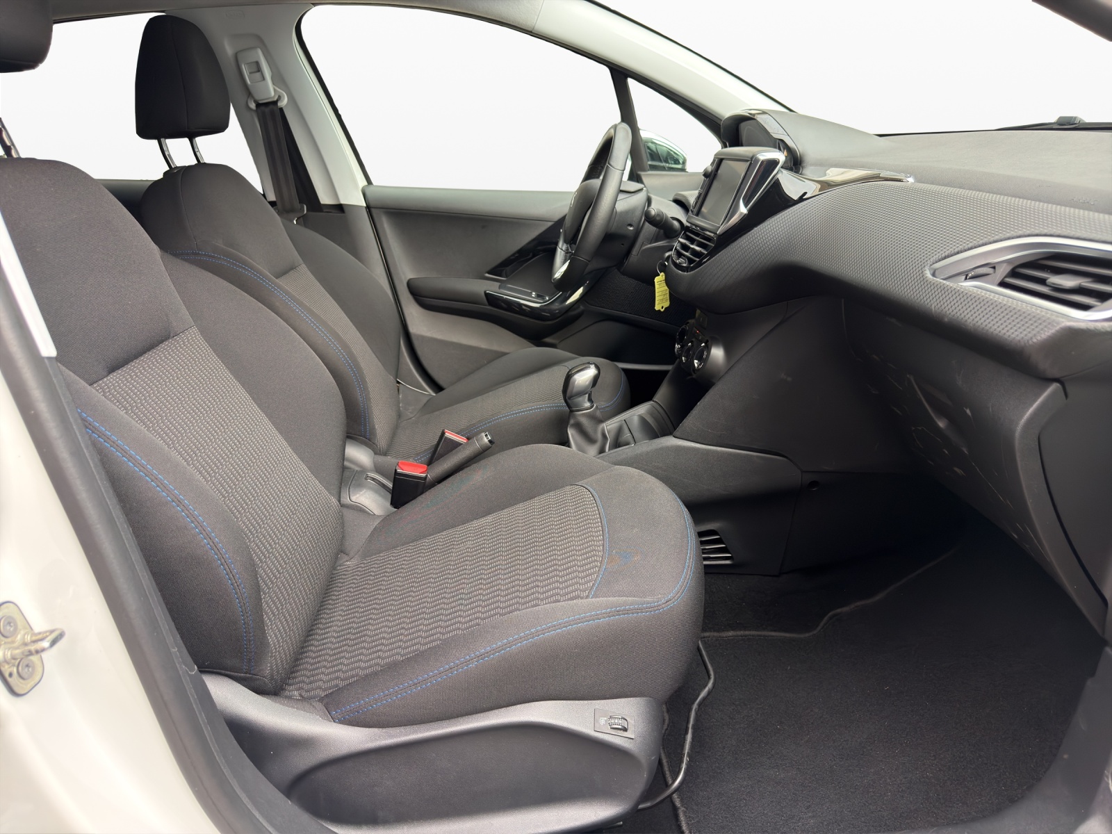 PEUGEOT 208 1.2 PureTech Signature-image-14