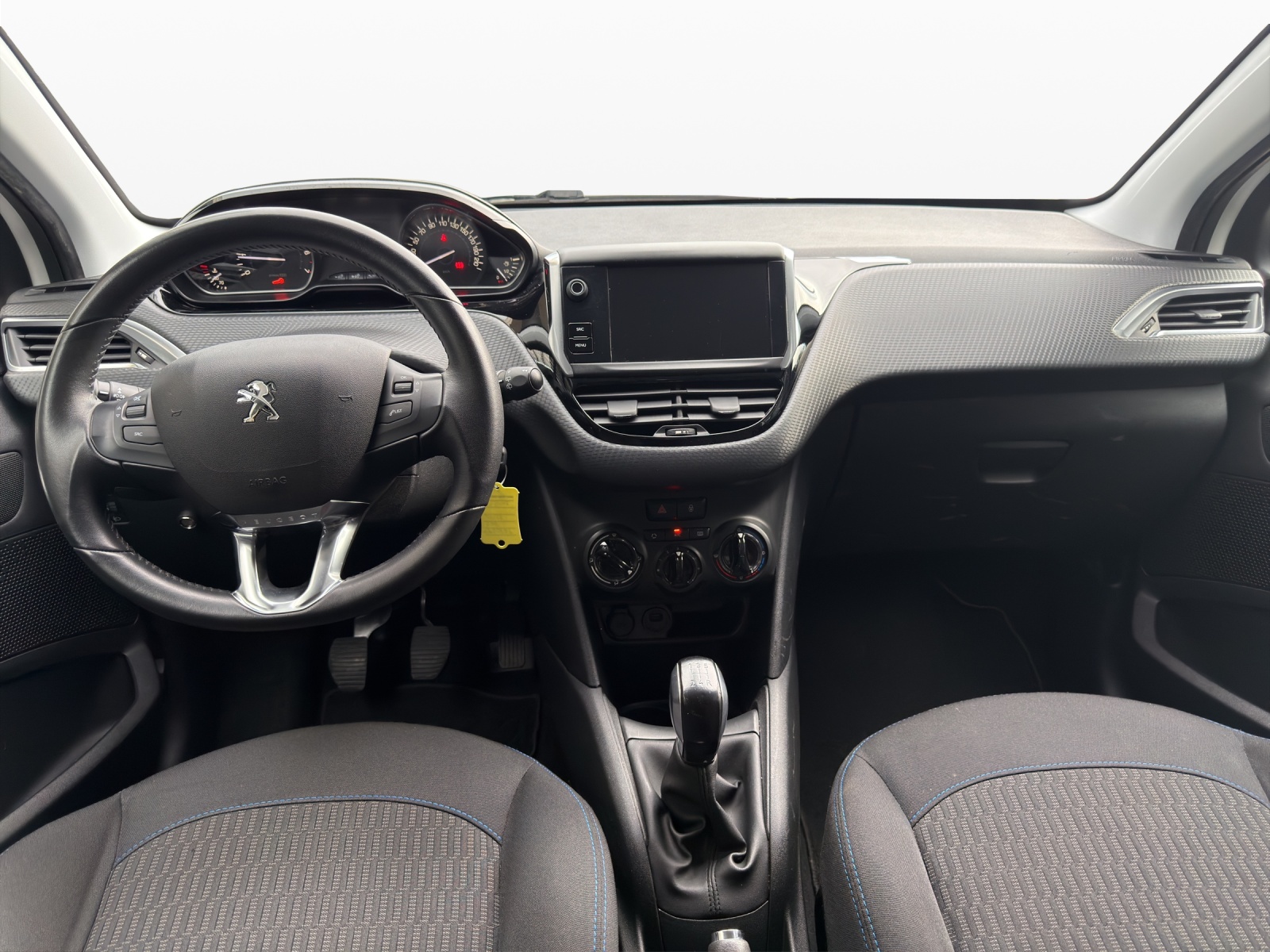 PEUGEOT 208 1.2 PureTech Signature-image-11